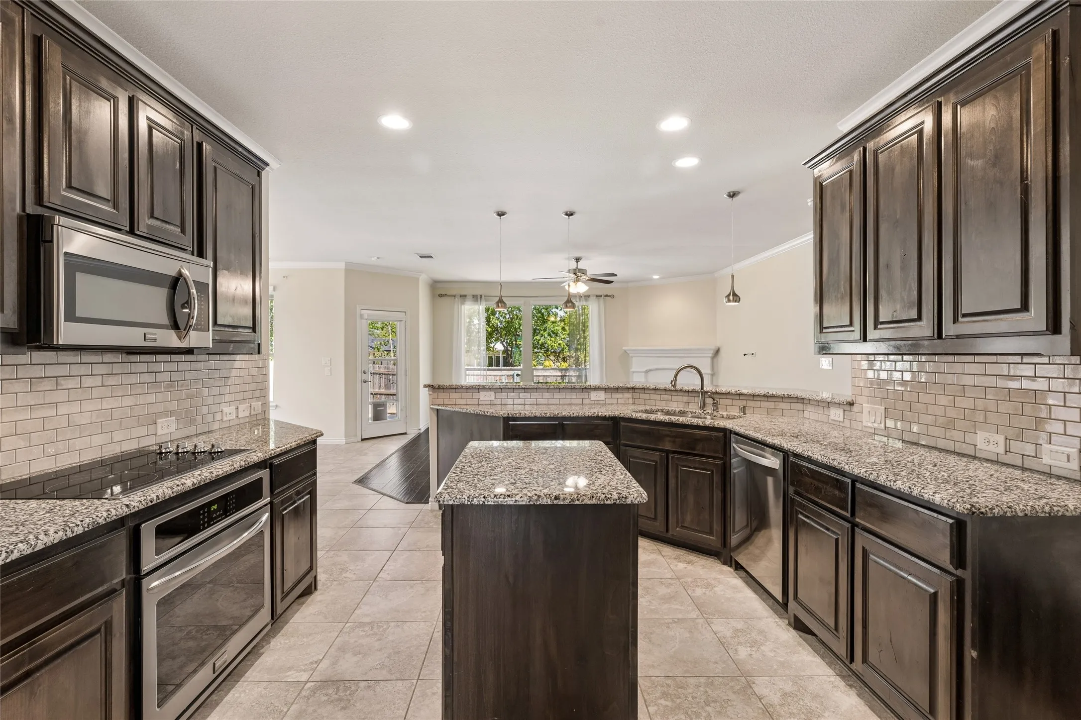 Single Family Residence For Sale in Tarrant County , 3907 Gentle Breeze Court, Arlington, Texas 76017, 3 Bedroom, 3 Bathroom, 2 Garage spaces, 2,654 Sqft, built in 2016, mls#21387865, Real Estate Agent in Arlington, Homes For Sale in Tarrant county, Homes For Sale in Arlington, Realtor in Arlington Texas, Real Estate Brokerage Independent Realty Texas, Luminita Cordes Realtor