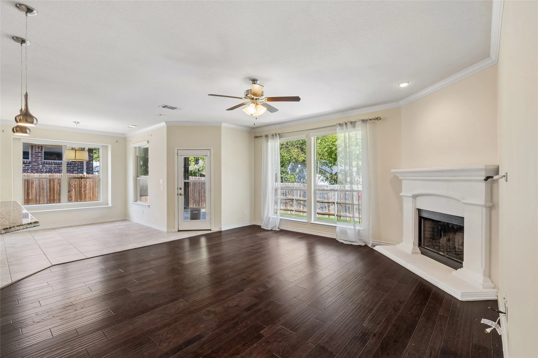 Single Family Residence For Sale in Tarrant County , 3907 Gentle Breeze Court, Arlington, Texas 76017, 3 Bedroom, 3 Bathroom, 2 Garage spaces, 2,654 Sqft, built in 2016, mls#21387865, Real Estate Agent in Arlington, Homes For Sale in Tarrant county, Homes For Sale in Arlington, Realtor in Arlington Texas, Real Estate Brokerage Independent Realty Texas, Luminita Cordes Realtor