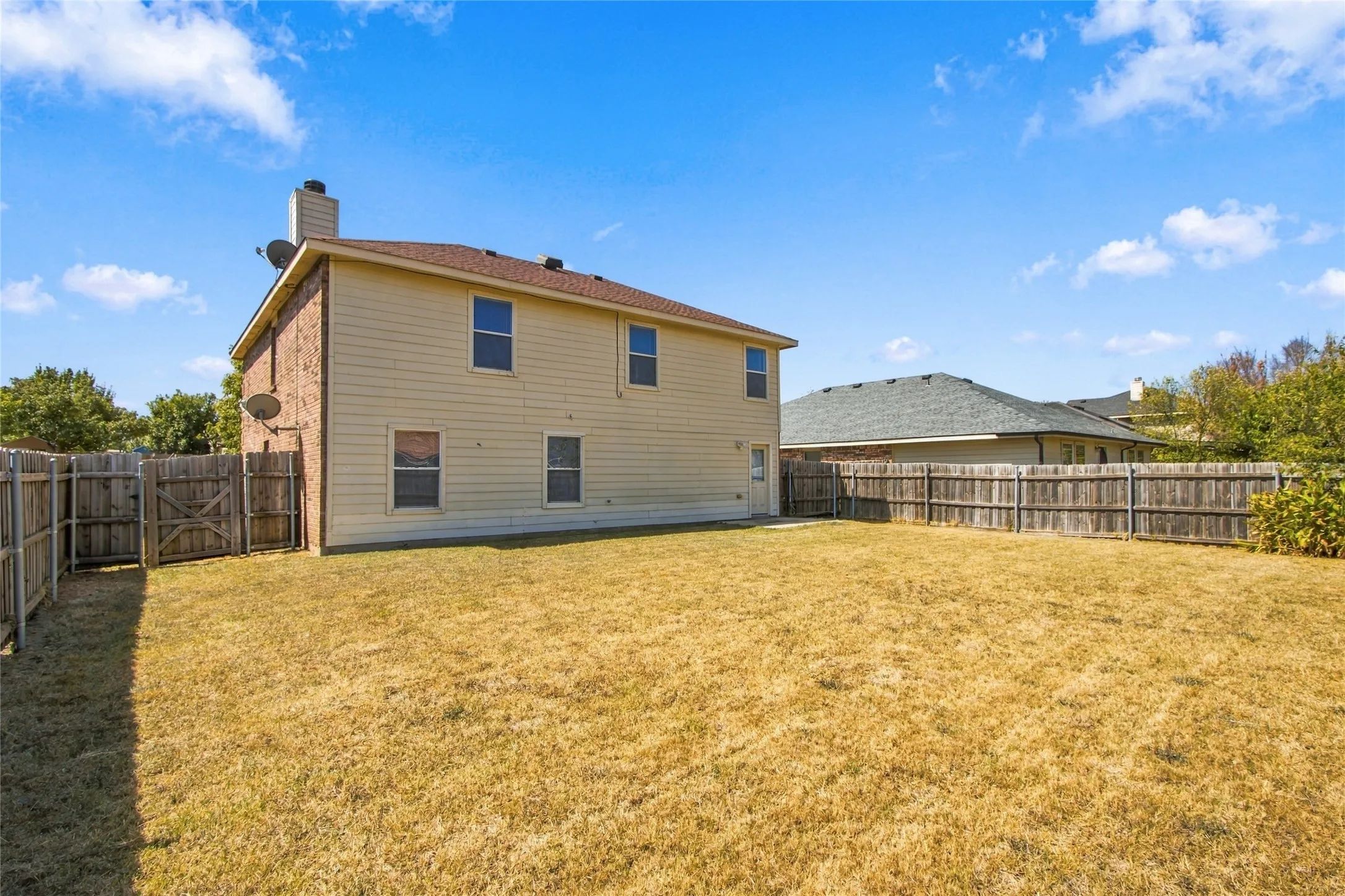 Single Family Residence For Sale in Wise County , 12121 Arbor Lake Road, Rhome, Texas 76078, 4 Bedroom, 3 Bathroom, 2 Garage spaces, 2,360 Sqft, built in 2006, mls#21389443, Real Estate Agent in Rhome, Homes For Sale in Wise county, Homes For Sale in Rhome, Realtor in Rhome Texas, Real Estate Brokerage Independent Realty Texas, Luminita Cordes Realtor