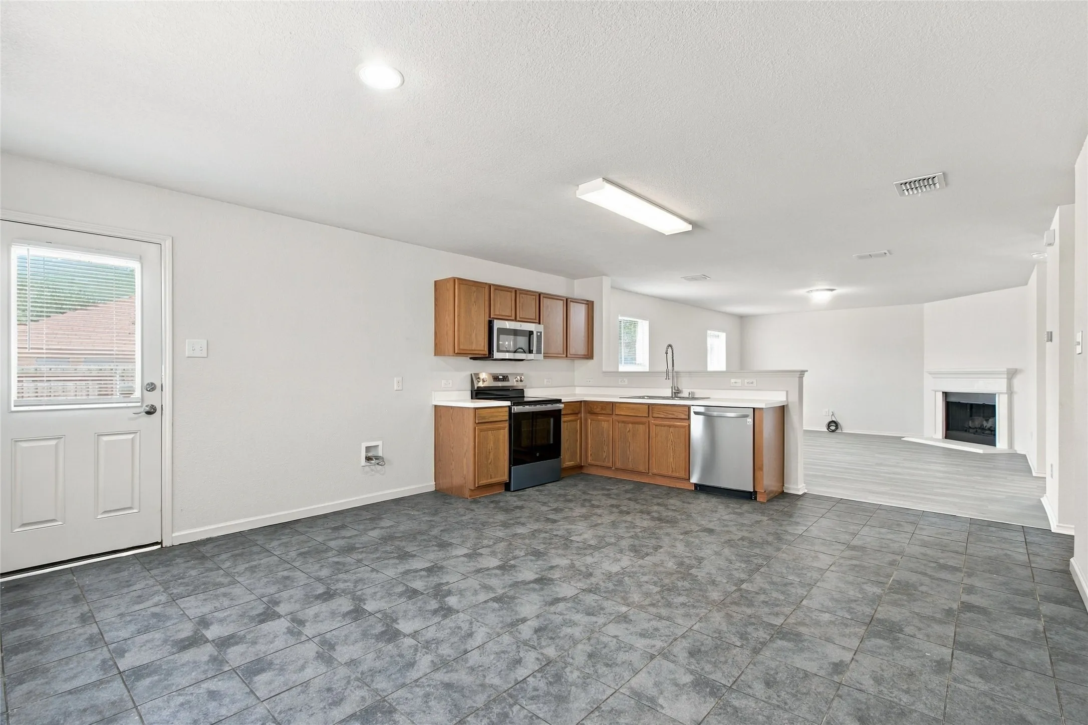 Single Family Residence For Sale in Wise County , 12121 Arbor Lake Road, Rhome, Texas 76078, 4 Bedroom, 3 Bathroom, 2 Garage spaces, 2,360 Sqft, built in 2006, mls#21389443, Real Estate Agent in Rhome, Homes For Sale in Wise county, Homes For Sale in Rhome, Realtor in Rhome Texas, Real Estate Brokerage Independent Realty Texas, Luminita Cordes Realtor