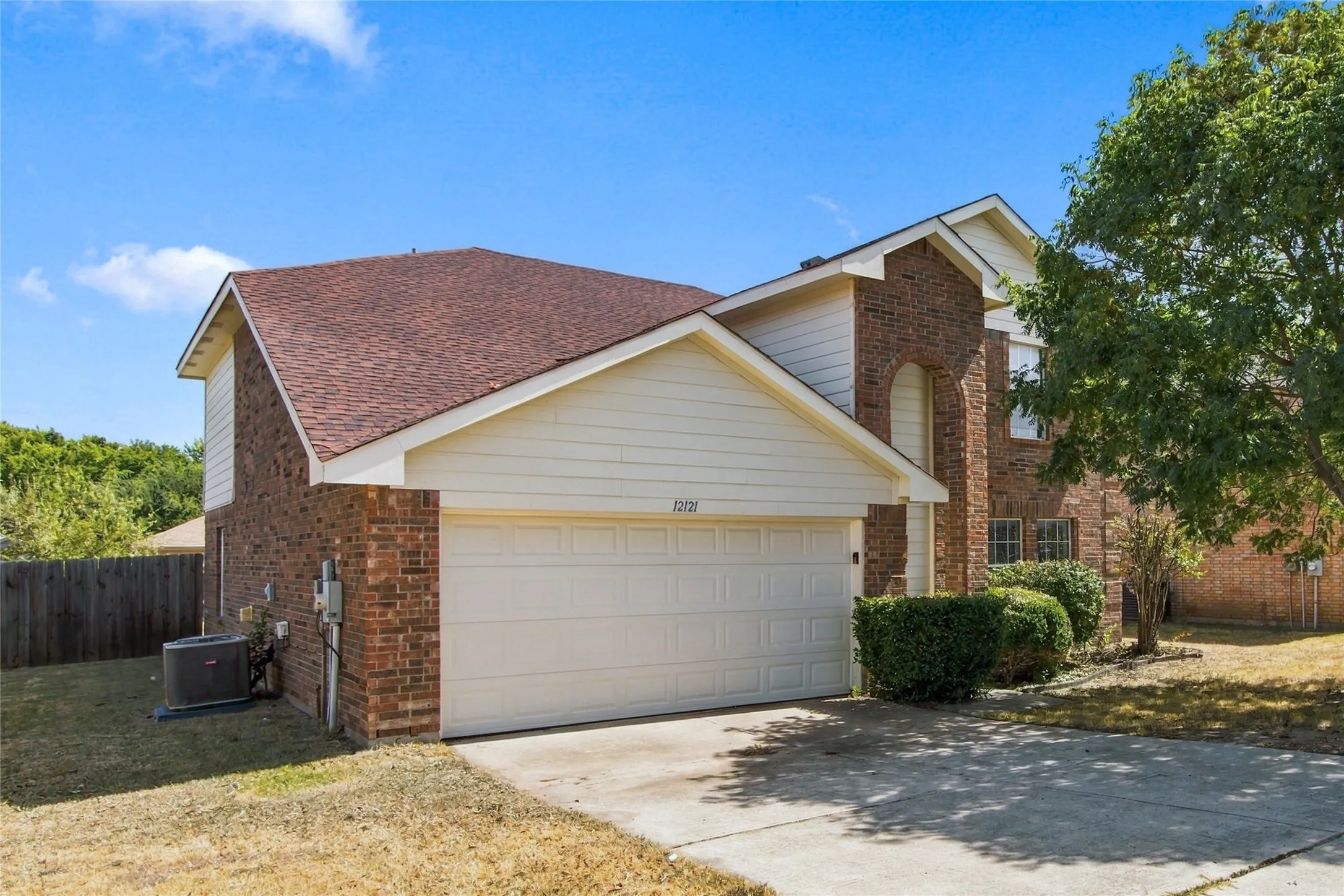 Single Family Residence For Sale in Wise County , 12121 Arbor Lake Road, Rhome, Texas 76078, 4 Bedroom, 3 Bathroom, 2 Garage spaces, 2,360 Sqft, built in 2006, mls#21389443, Real Estate Agent in Rhome, Homes For Sale in Wise county, Homes For Sale in Rhome, Realtor in Rhome Texas, Real Estate Brokerage Independent Realty Texas, Luminita Cordes Realtor