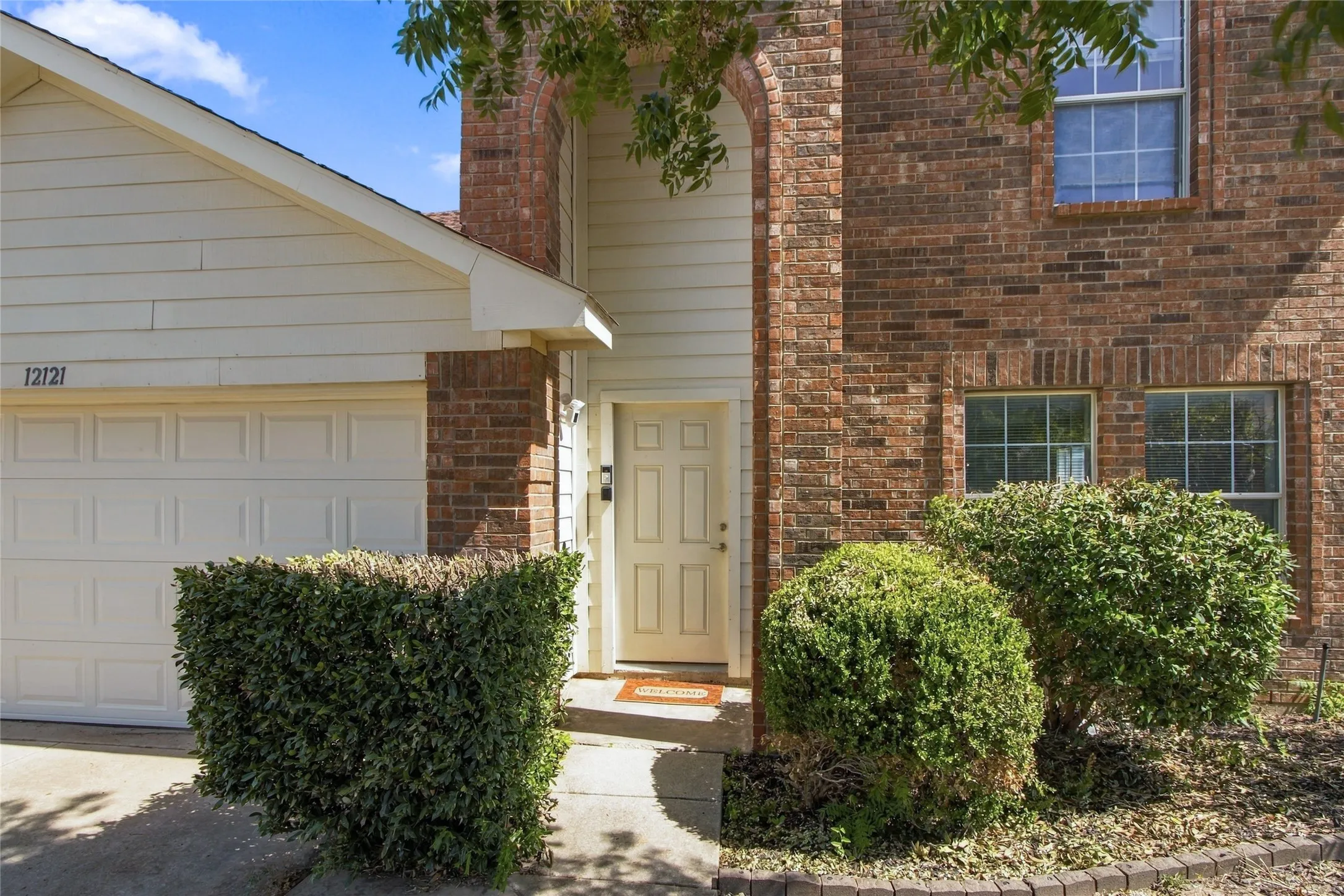 Single Family Residence For Sale in Wise County , 12121 Arbor Lake Road, Rhome, Texas 76078, 4 Bedroom, 3 Bathroom, 2 Garage spaces, 2,360 Sqft, built in 2006, mls#21389443, Real Estate Agent in Rhome, Homes For Sale in Wise county, Homes For Sale in Rhome, Realtor in Rhome Texas, Real Estate Brokerage Independent Realty Texas, Luminita Cordes Realtor