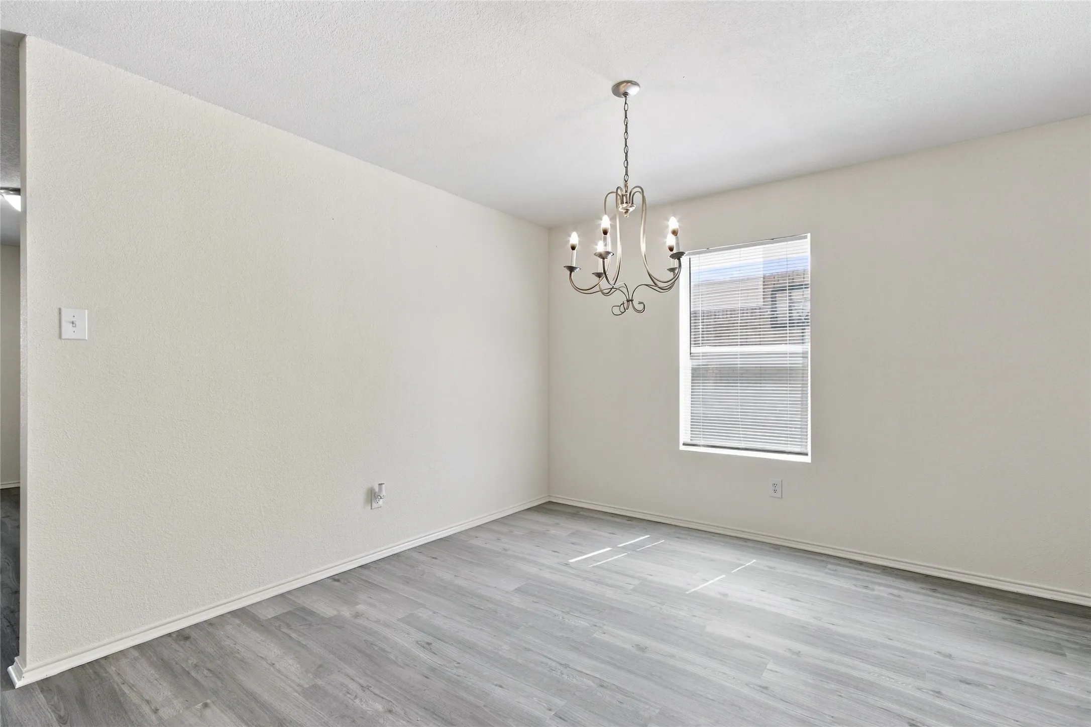 Single Family Residence For Sale in Wise County , 12121 Arbor Lake Road, Rhome, Texas 76078, 4 Bedroom, 3 Bathroom, 2 Garage spaces, 2,360 Sqft, built in 2006, mls#21389443, Real Estate Agent in Rhome, Homes For Sale in Wise county, Homes For Sale in Rhome, Realtor in Rhome Texas, Real Estate Brokerage Independent Realty Texas, Luminita Cordes Realtor