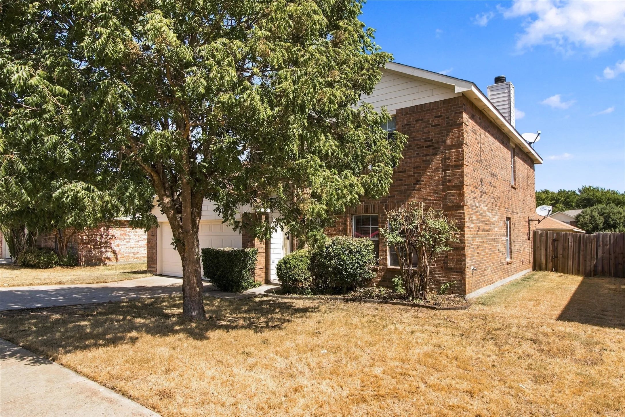 Single Family Residence For Sale in Wise County , 12121 Arbor Lake Road, Rhome, Texas 76078, 4 Bedroom, 3 Bathroom, 2 Garage spaces, 2,360 Sqft, built in 2006, mls#21389443, Real Estate Agent in Rhome, Homes For Sale in Wise county, Homes For Sale in Rhome, Realtor in Rhome Texas, Real Estate Brokerage Independent Realty Texas, Luminita Cordes Realtor