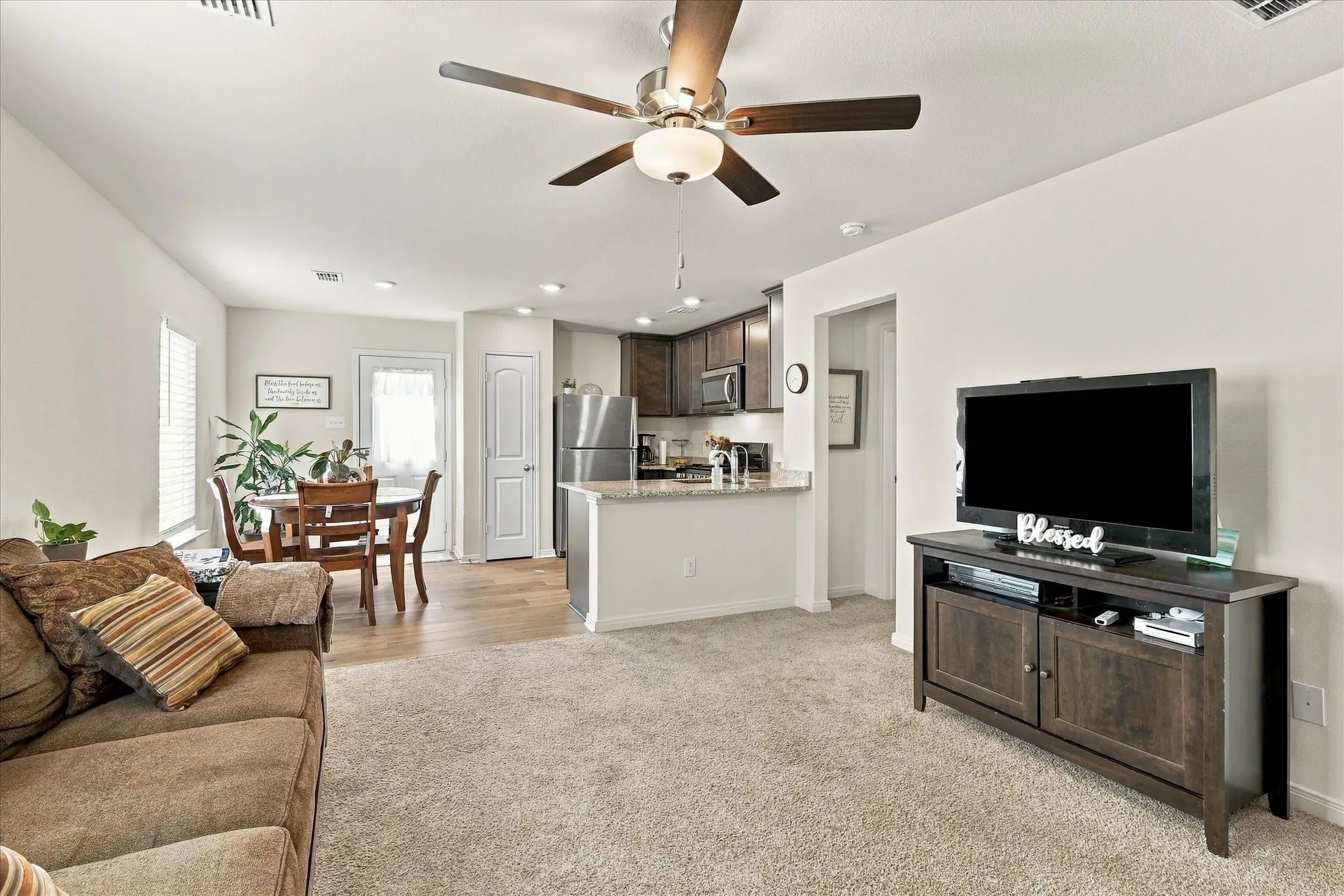 Single Family Residence For Sale in Denton County , 14017 Golden Valley Road, Ponder, Texas 76259, 3 Bedroom, 2 Bathroom, 2 Garage spaces, 1,084 Sqft, built in 2024, mls#21389873, Real Estate Agent in Ponder, Homes For Sale in Denton county, Homes For Sale in Ponder, Realtor in Ponder Texas, Real Estate Brokerage Independent Realty Texas, Luminita Cordes Realtor