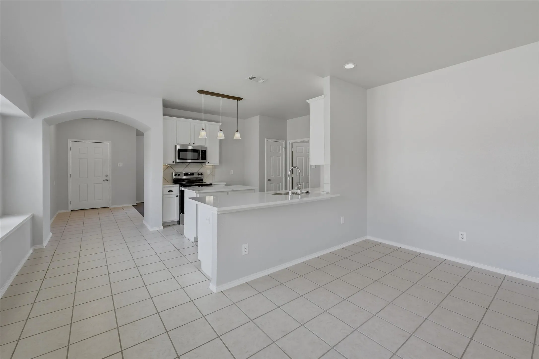 Single Family Residence For Rent in Kaufman County , 2024 Preston Trail, Forney, Texas 75126, 4 Bedroom, 2 Bathroom, 2 Garage spaces, 1,998 Sqft, built in 2006, mls#21390161, Real Estate Agent in Forney, Homes For Rent in Kaufman county, Homes For Rent in Forney, Realtor in Forney Texas, Real Estate Brokerage Independent Realty Texas, Luminita Cordes Realtor