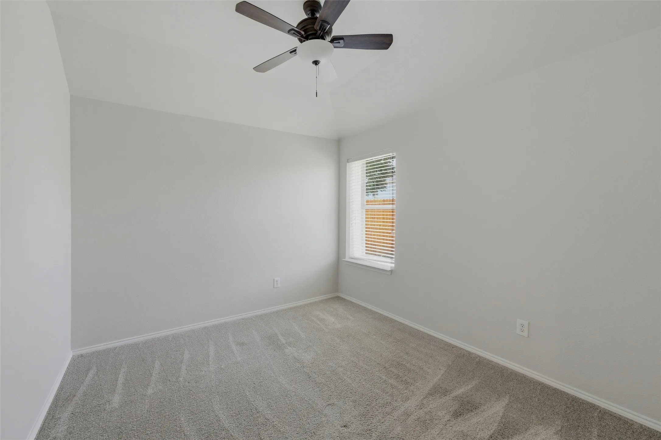 Single Family Residence For Rent in Kaufman County , 2024 Preston Trail, Forney, Texas 75126, 4 Bedroom, 2 Bathroom, 2 Garage spaces, 1,998 Sqft, built in 2006, mls#21390161, Real Estate Agent in Forney, Homes For Rent in Kaufman county, Homes For Rent in Forney, Realtor in Forney Texas, Real Estate Brokerage Independent Realty Texas, Luminita Cordes Realtor