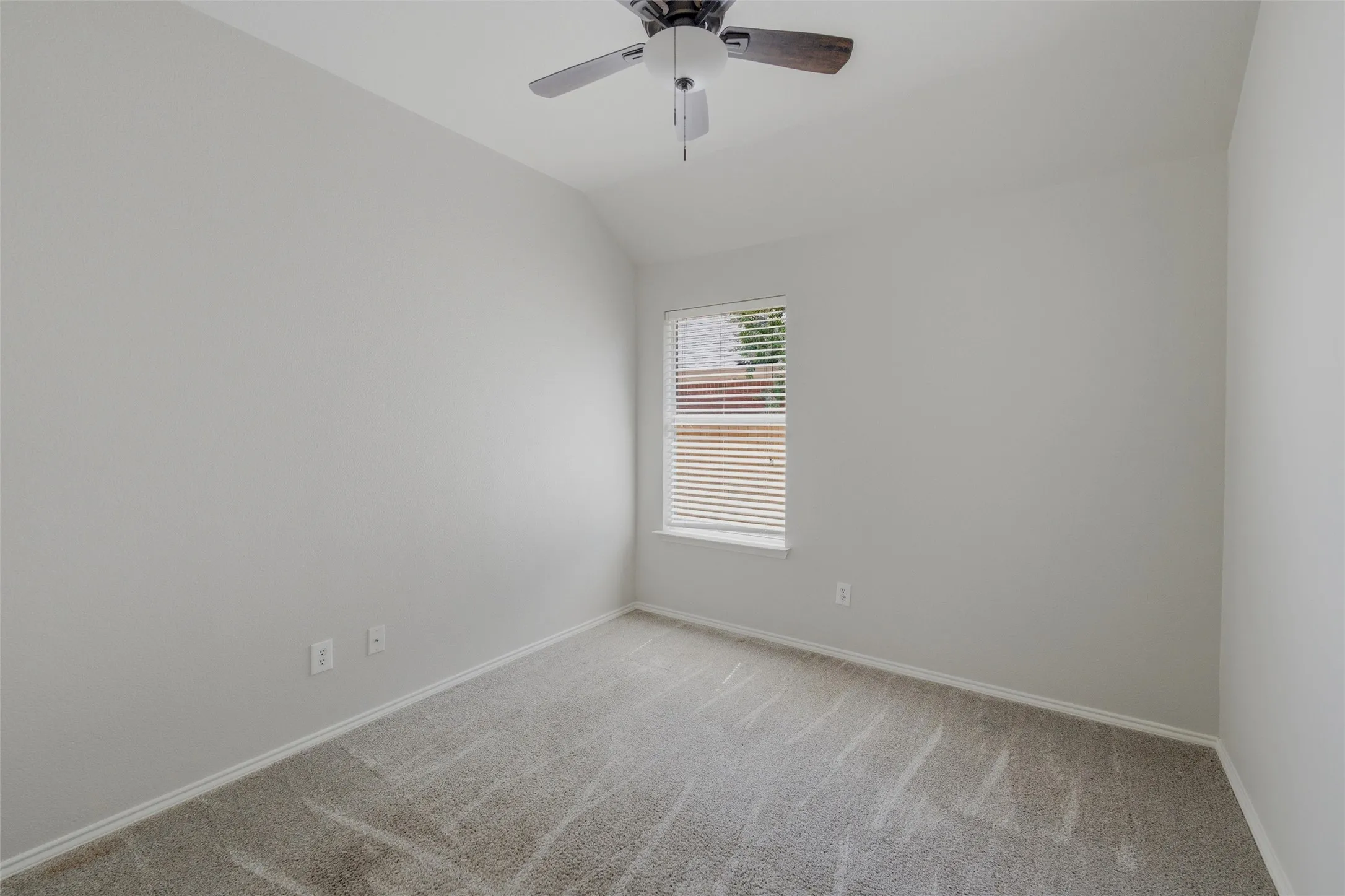 Single Family Residence For Rent in Kaufman County , 2024 Preston Trail, Forney, Texas 75126, 4 Bedroom, 2 Bathroom, 2 Garage spaces, 1,998 Sqft, built in 2006, mls#21390161, Real Estate Agent in Forney, Homes For Rent in Kaufman county, Homes For Rent in Forney, Realtor in Forney Texas, Real Estate Brokerage Independent Realty Texas, Luminita Cordes Realtor