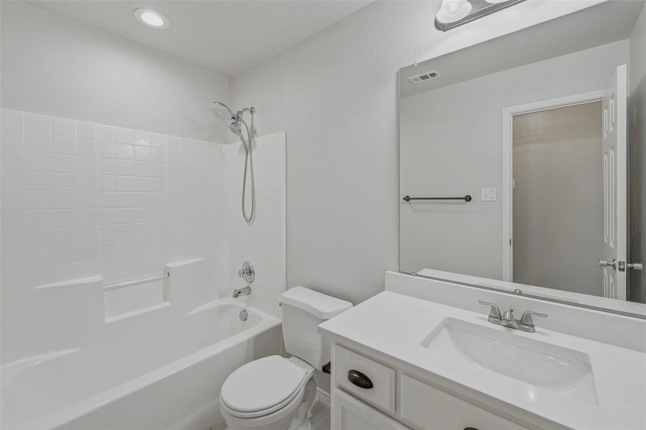Single Family Residence For Rent in Kaufman County , 2024 Preston Trail, Forney, Texas 75126, 4 Bedroom, 2 Bathroom, 2 Garage spaces, 1,998 Sqft, built in 2006, mls#21390161, Real Estate Agent in Forney, Homes For Rent in Kaufman county, Homes For Rent in Forney, Realtor in Forney Texas, Real Estate Brokerage Independent Realty Texas, Luminita Cordes Realtor