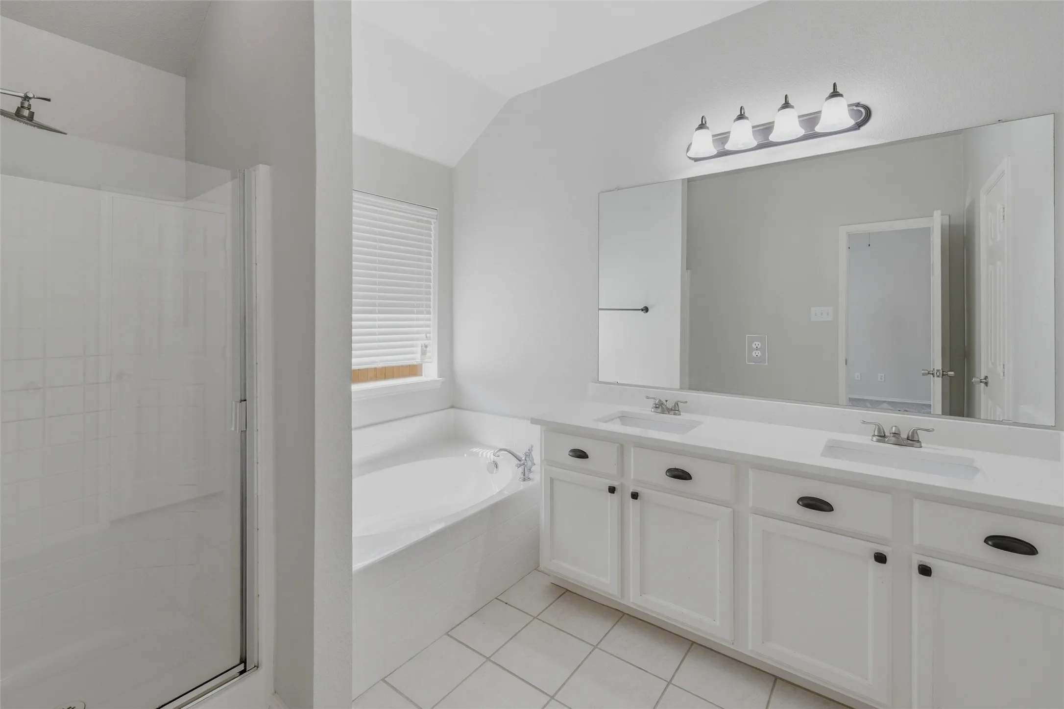 Single Family Residence For Rent in Kaufman County , 2024 Preston Trail, Forney, Texas 75126, 4 Bedroom, 2 Bathroom, 2 Garage spaces, 1,998 Sqft, built in 2006, mls#21390161, Real Estate Agent in Forney, Homes For Rent in Kaufman county, Homes For Rent in Forney, Realtor in Forney Texas, Real Estate Brokerage Independent Realty Texas, Luminita Cordes Realtor