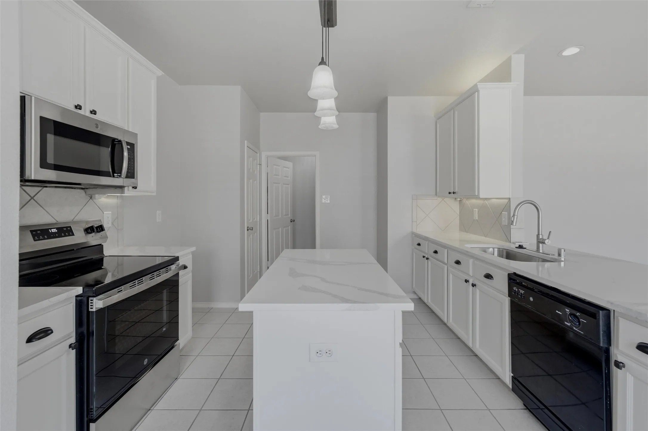 Single Family Residence For Rent in Kaufman County , 2024 Preston Trail, Forney, Texas 75126, 4 Bedroom, 2 Bathroom, 2 Garage spaces, 1,998 Sqft, built in 2006, mls#21390161, Real Estate Agent in Forney, Homes For Rent in Kaufman county, Homes For Rent in Forney, Realtor in Forney Texas, Real Estate Brokerage Independent Realty Texas, Luminita Cordes Realtor