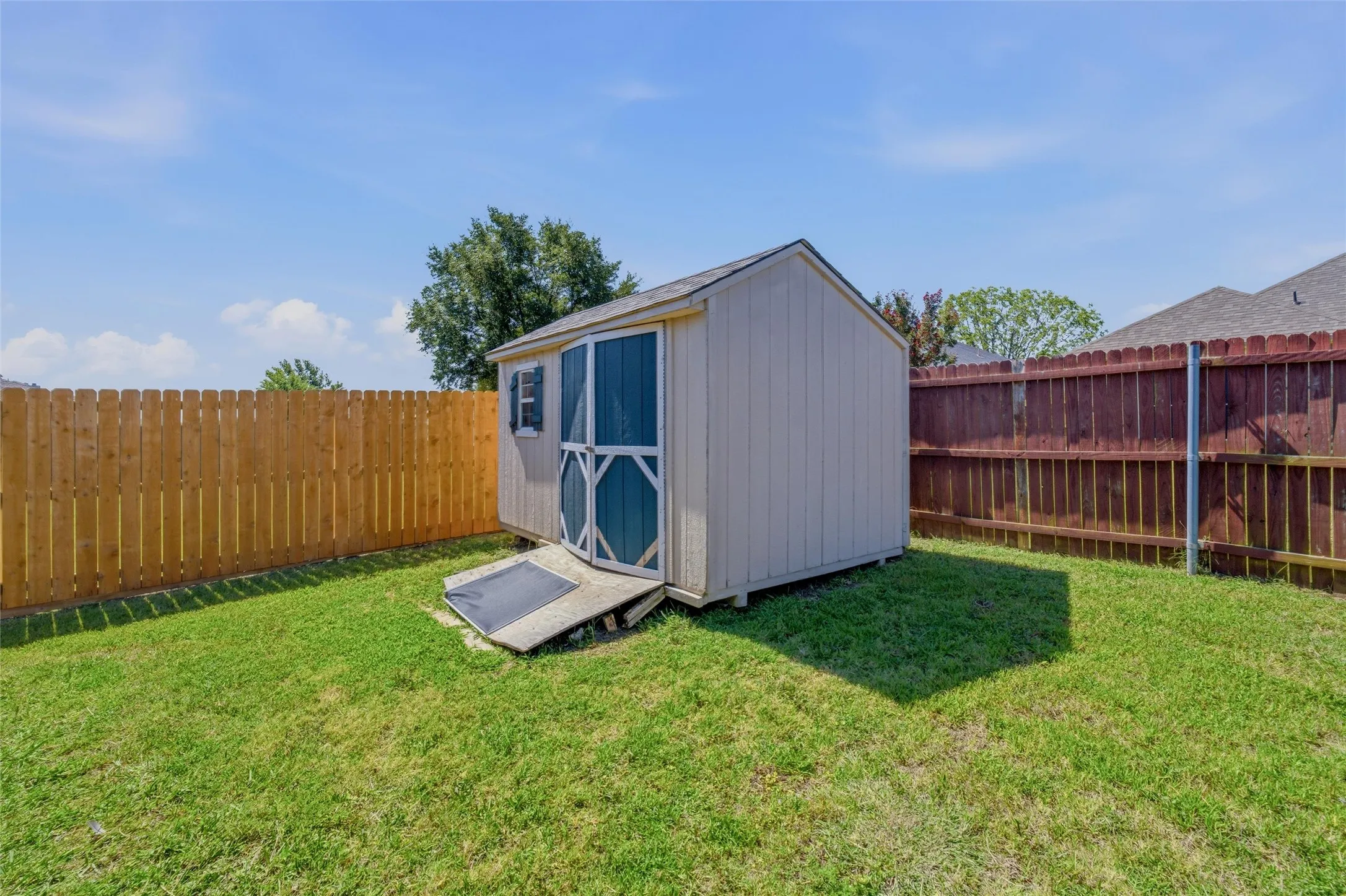 Single Family Residence For Rent in Kaufman County , 2024 Preston Trail, Forney, Texas 75126, 4 Bedroom, 2 Bathroom, 2 Garage spaces, 1,998 Sqft, built in 2006, mls#21390161, Real Estate Agent in Forney, Homes For Rent in Kaufman county, Homes For Rent in Forney, Realtor in Forney Texas, Real Estate Brokerage Independent Realty Texas, Luminita Cordes Realtor