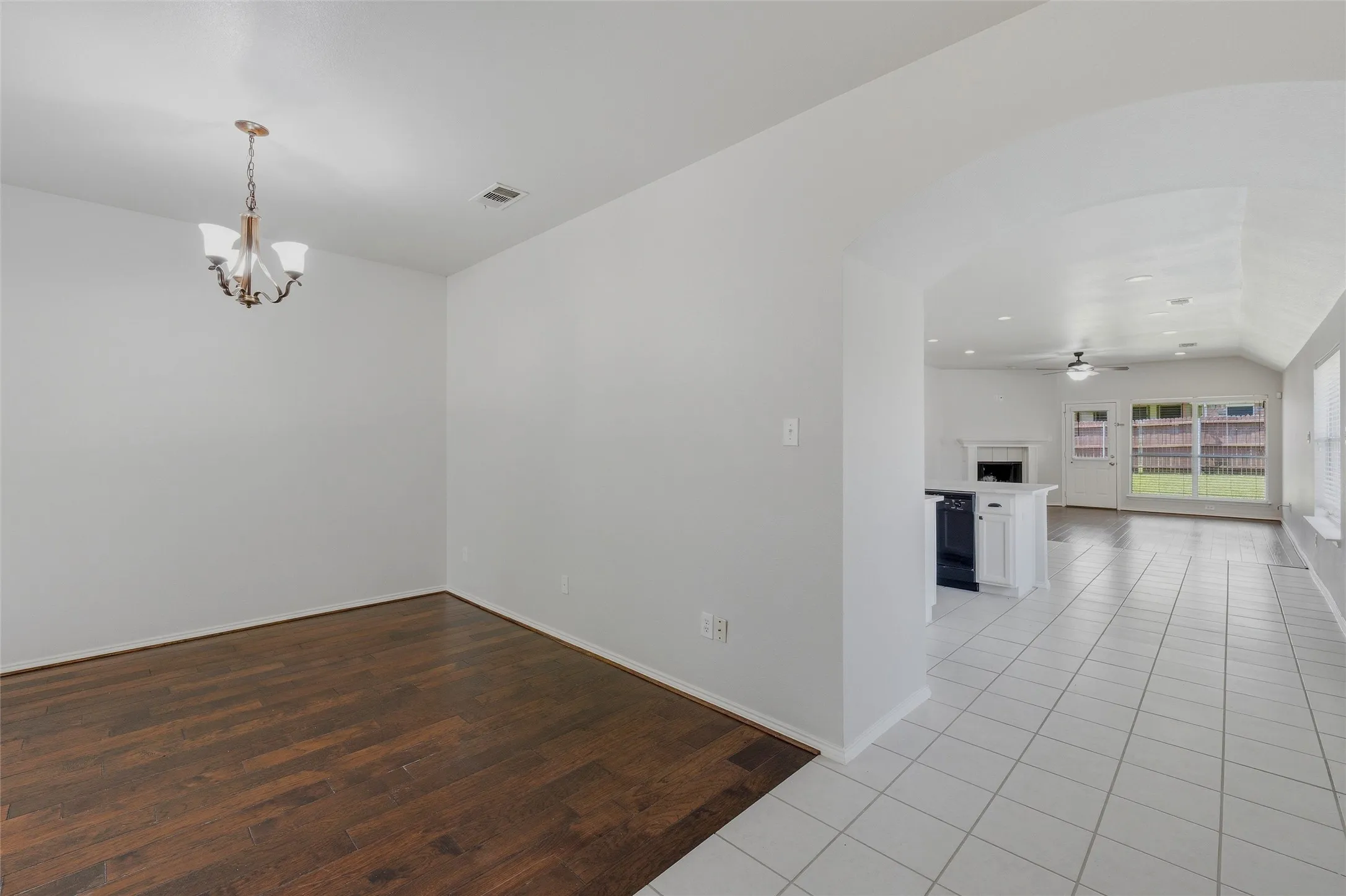 Single Family Residence For Rent in Kaufman County , 2024 Preston Trail, Forney, Texas 75126, 4 Bedroom, 2 Bathroom, 2 Garage spaces, 1,998 Sqft, built in 2006, mls#21390161, Real Estate Agent in Forney, Homes For Rent in Kaufman county, Homes For Rent in Forney, Realtor in Forney Texas, Real Estate Brokerage Independent Realty Texas, Luminita Cordes Realtor