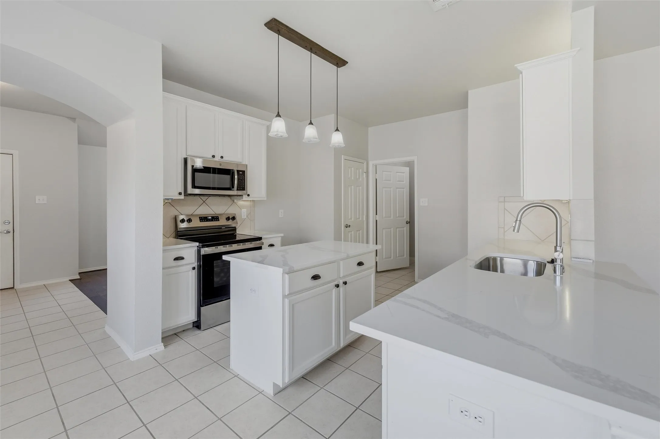 Single Family Residence For Rent in Kaufman County , 2024 Preston Trail, Forney, Texas 75126, 4 Bedroom, 2 Bathroom, 2 Garage spaces, 1,998 Sqft, built in 2006, mls#21390161, Real Estate Agent in Forney, Homes For Rent in Kaufman county, Homes For Rent in Forney, Realtor in Forney Texas, Real Estate Brokerage Independent Realty Texas, Luminita Cordes Realtor