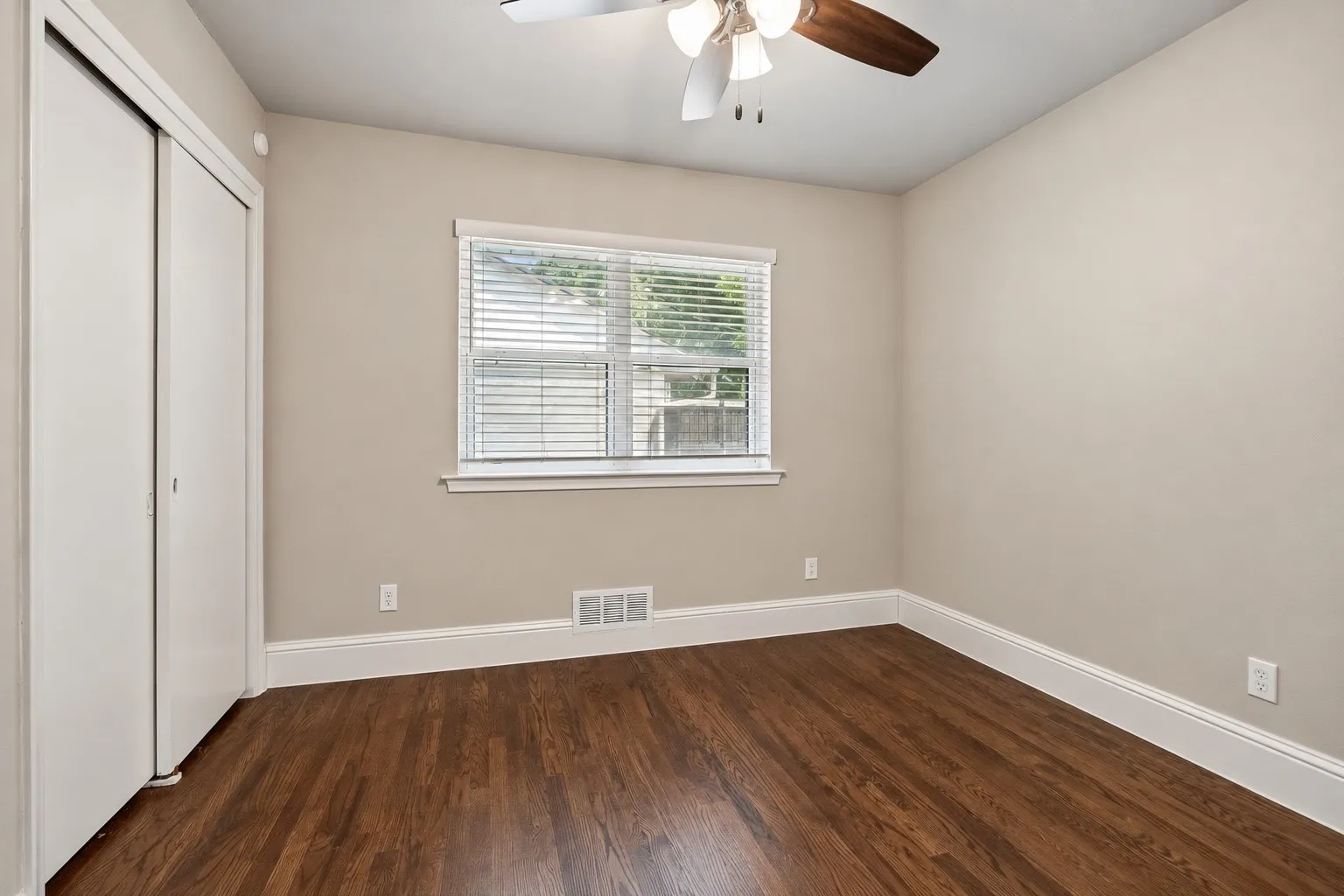 Single Family Residence For Sale in Dallas County , 721 James Drive, Richardson, Texas 75080, 4 Bedroom, 3 Bathroom, 2 Garage spaces, 1,986 Sqft, built in 1956, mls#21387764, Real Estate Agent in Richardson, Homes For Sale in Dallas county, Homes For Sale in Richardson, Realtor in Richardson Texas, Real Estate Brokerage Independent Realty Texas, Luminita Cordes Realtor