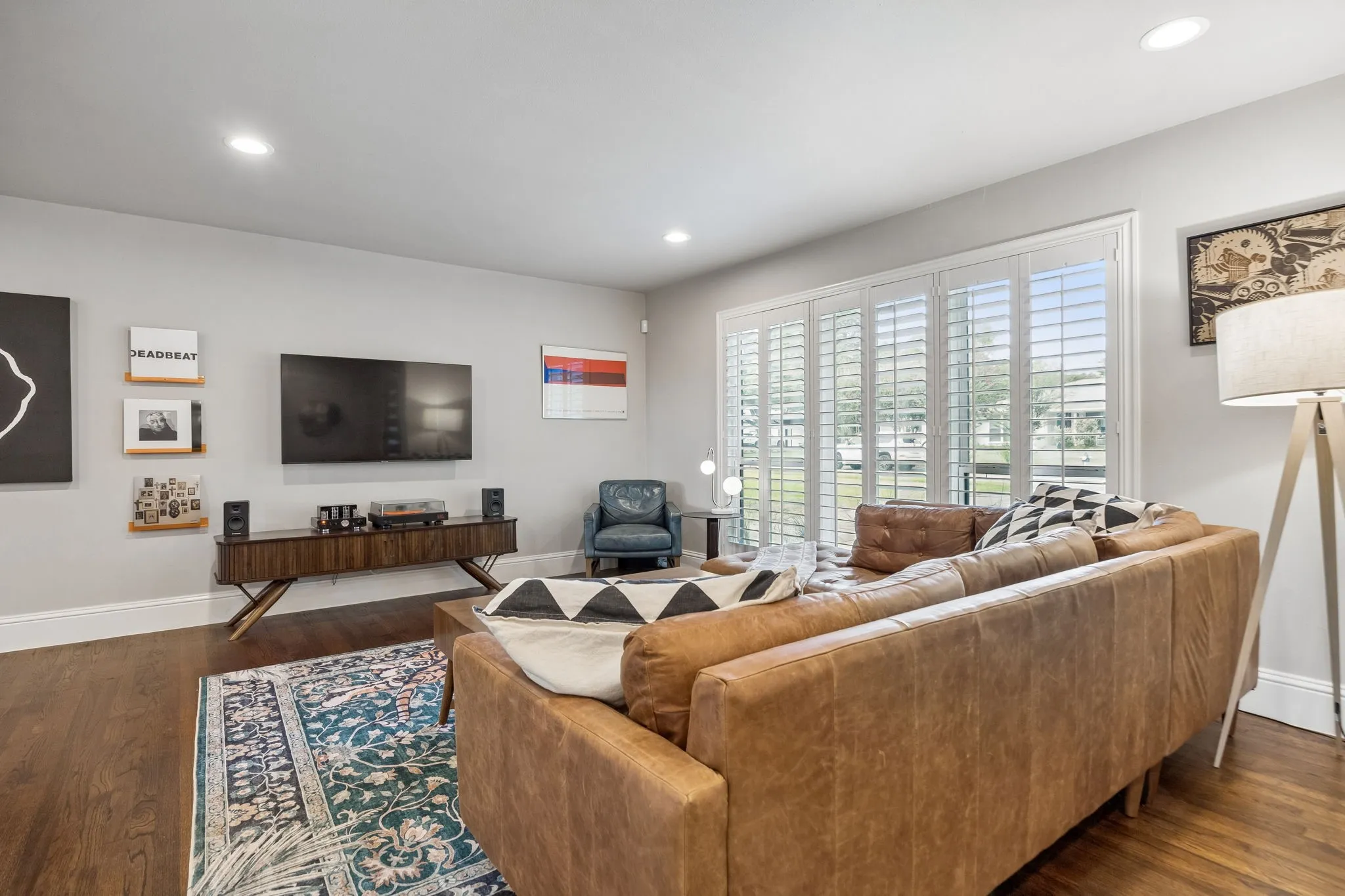 Single Family Residence For Sale in Dallas County , 721 James Drive, Richardson, Texas 75080, 4 Bedroom, 3 Bathroom, 2 Garage spaces, 1,986 Sqft, built in 1956, mls#21387764, Real Estate Agent in Richardson, Homes For Sale in Dallas county, Homes For Sale in Richardson, Realtor in Richardson Texas, Real Estate Brokerage Independent Realty Texas, Luminita Cordes Realtor