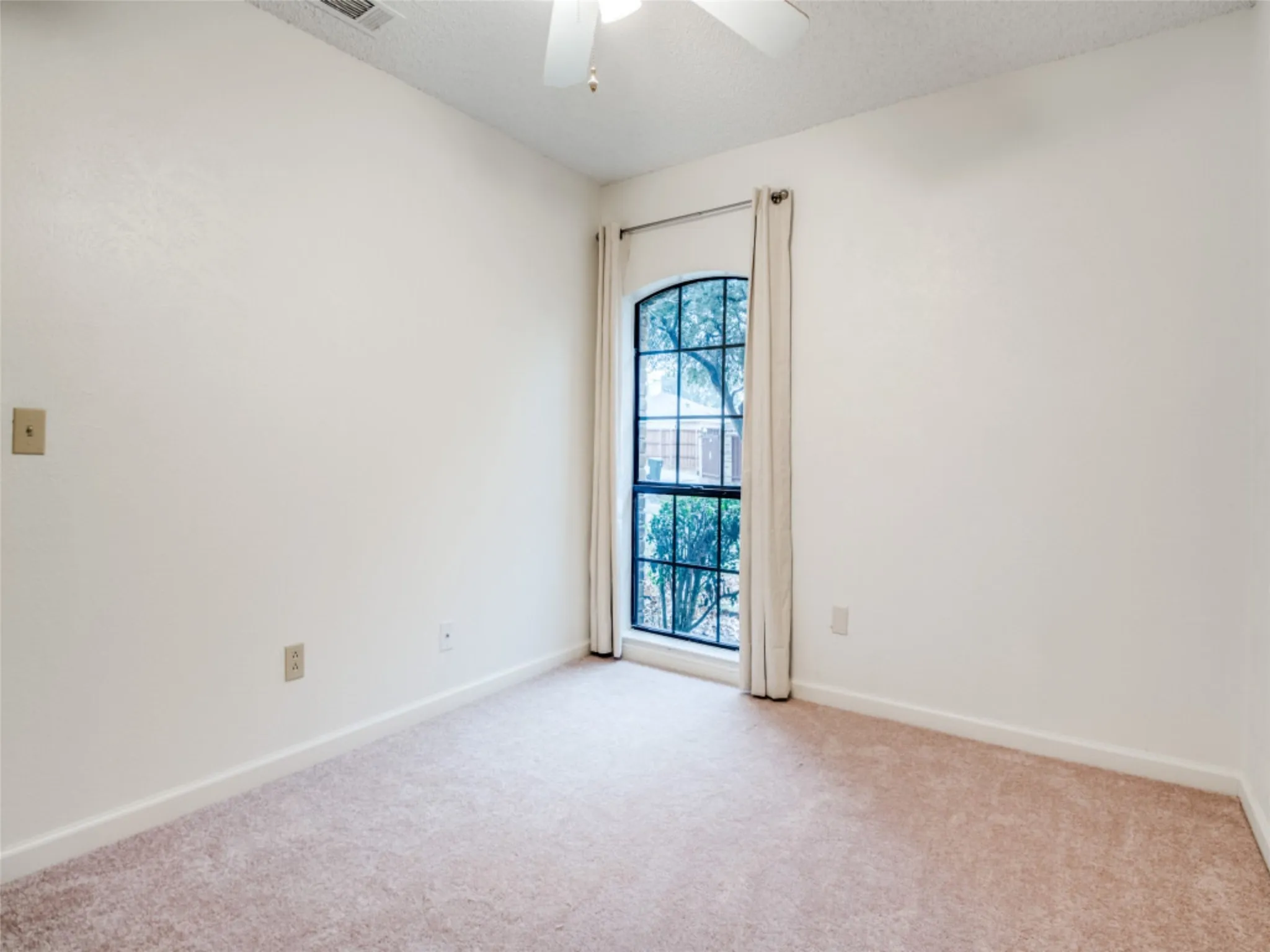 Single Family Residence For Sale in Collin County , 4525 Ringgold Lane, Plano, Texas 75093, 4 Bedroom, 2 Bathroom, 2 Garage spaces, 2,000 Sqft, built in 1984, mls#21385653, Real Estate Agent in Plano, Homes For Sale in Collin county, Homes For Sale in Plano, Realtor in Plano Texas, Real Estate Brokerage Independent Realty Texas, Luminita Cordes Realtor