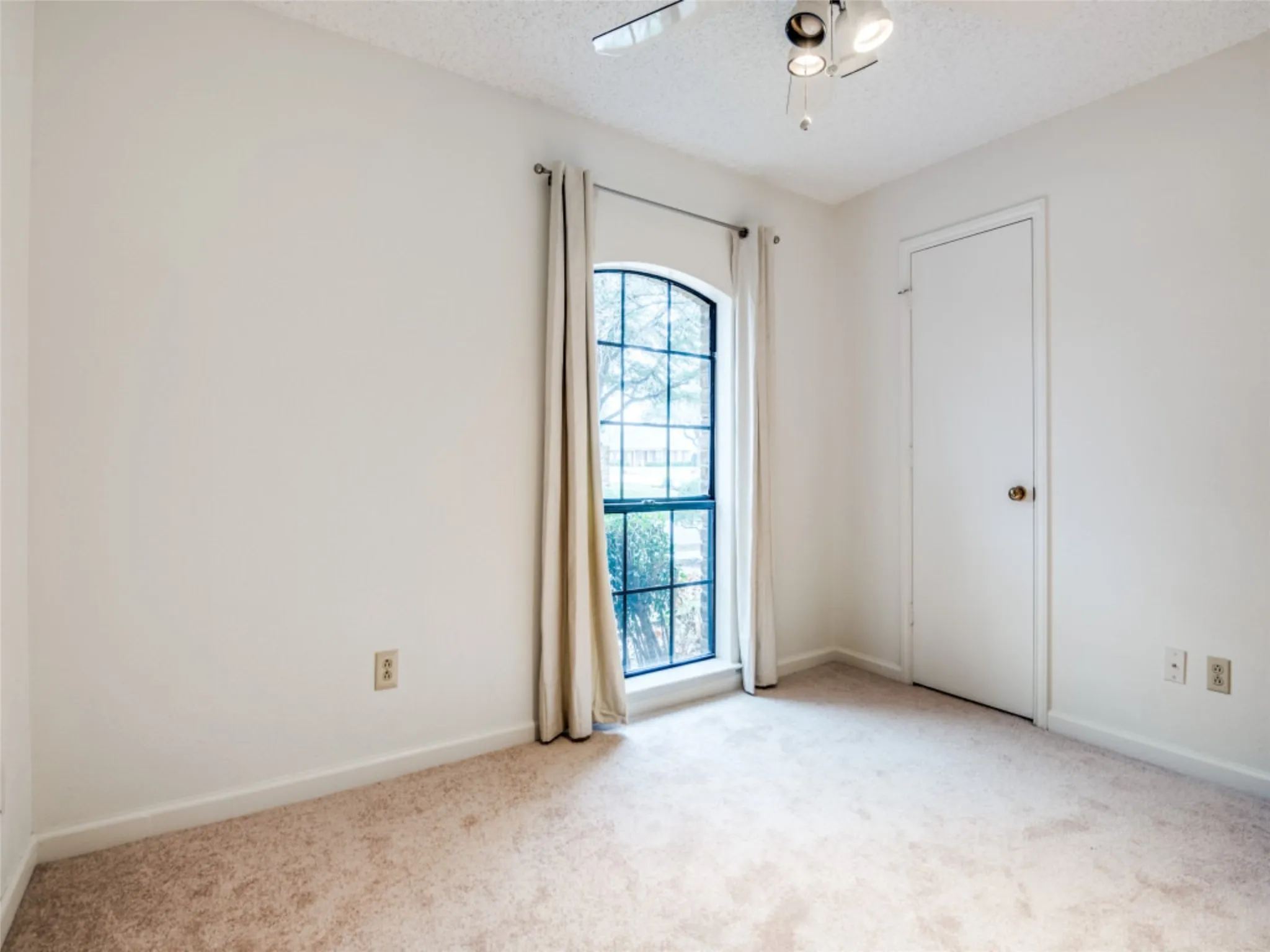 Single Family Residence For Sale in Collin County , 4525 Ringgold Lane, Plano, Texas 75093, 4 Bedroom, 2 Bathroom, 2 Garage spaces, 2,000 Sqft, built in 1984, mls#21385653, Real Estate Agent in Plano, Homes For Sale in Collin county, Homes For Sale in Plano, Realtor in Plano Texas, Real Estate Brokerage Independent Realty Texas, Luminita Cordes Realtor