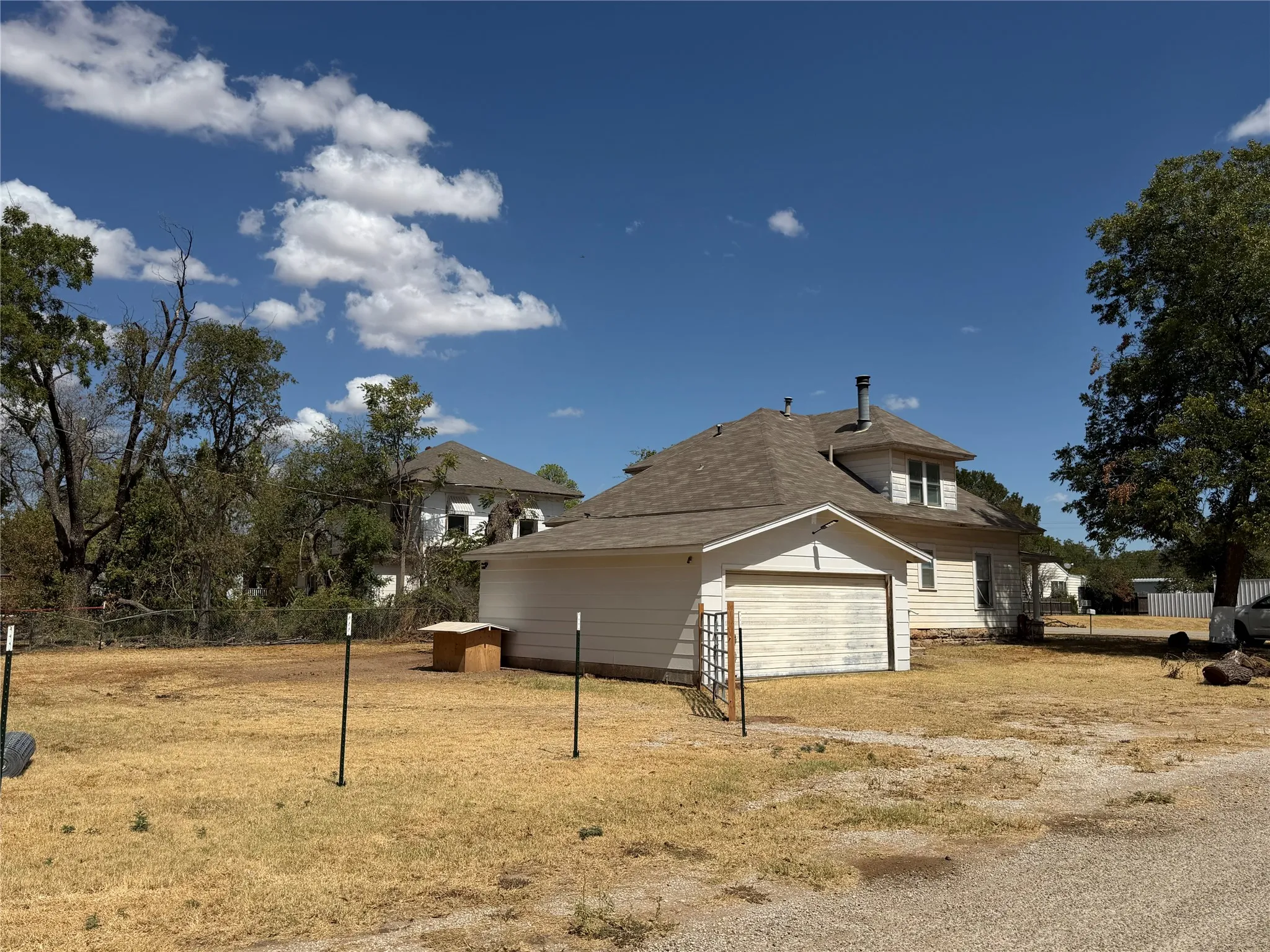 Single Family Residence For Sale in Baylor County , 401 N Stratton Street, Seymour, Texas 76380, 4 Bedroom, 3 Bathroom, 2 Garage spaces, 1,926 Sqft, built in 1925, mls#21390157, Real Estate Agent in Seymour, Homes For Sale in Baylor county, Homes For Sale in Seymour, Realtor in Seymour Texas, Real Estate Brokerage Independent Realty Texas, Luminita Cordes Realtor