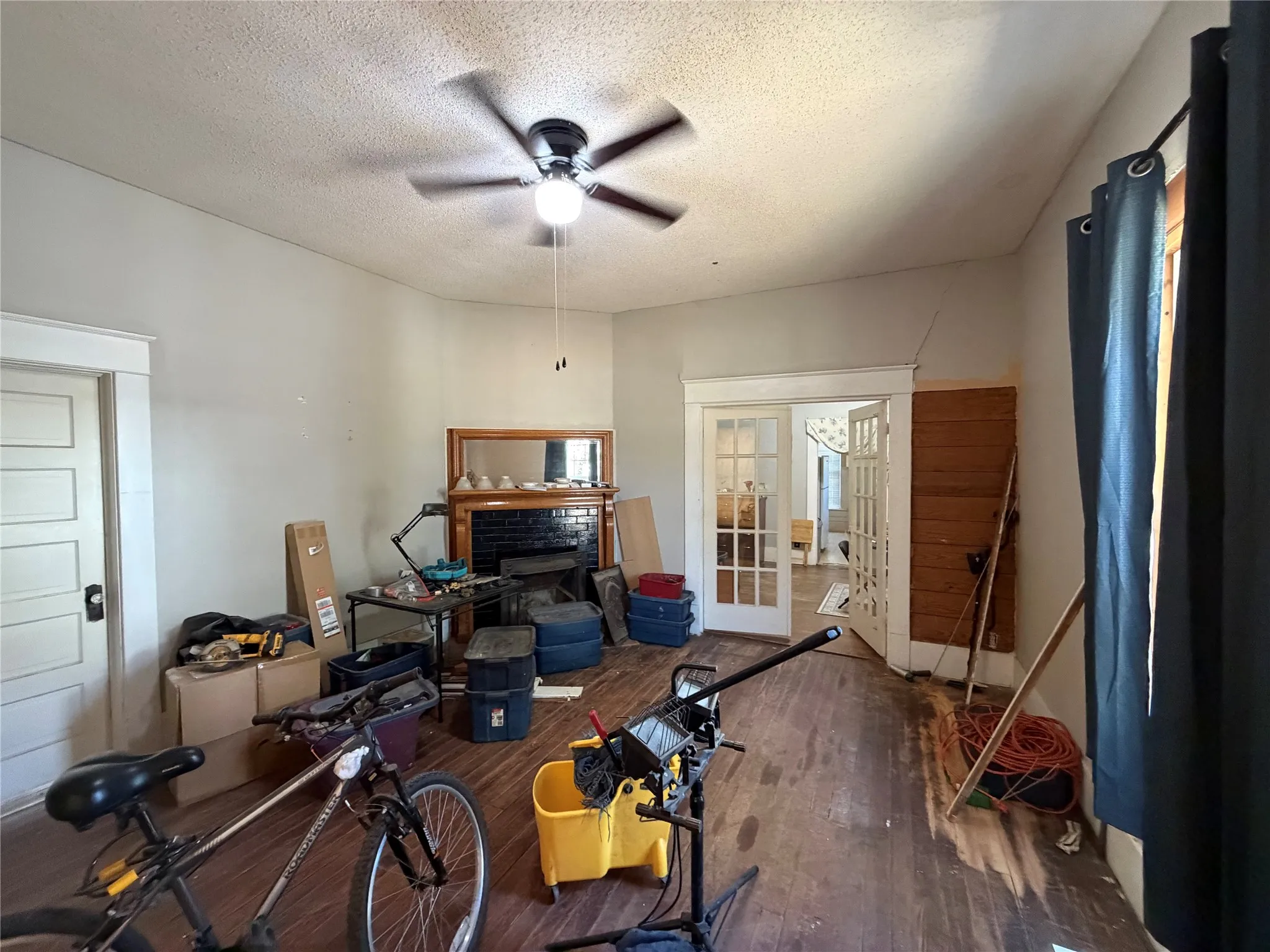 Single Family Residence For Sale in Baylor County , 401 N Stratton Street, Seymour, Texas 76380, 4 Bedroom, 3 Bathroom, 2 Garage spaces, 1,926 Sqft, built in 1925, mls#21390157, Real Estate Agent in Seymour, Homes For Sale in Baylor county, Homes For Sale in Seymour, Realtor in Seymour Texas, Real Estate Brokerage Independent Realty Texas, Luminita Cordes Realtor