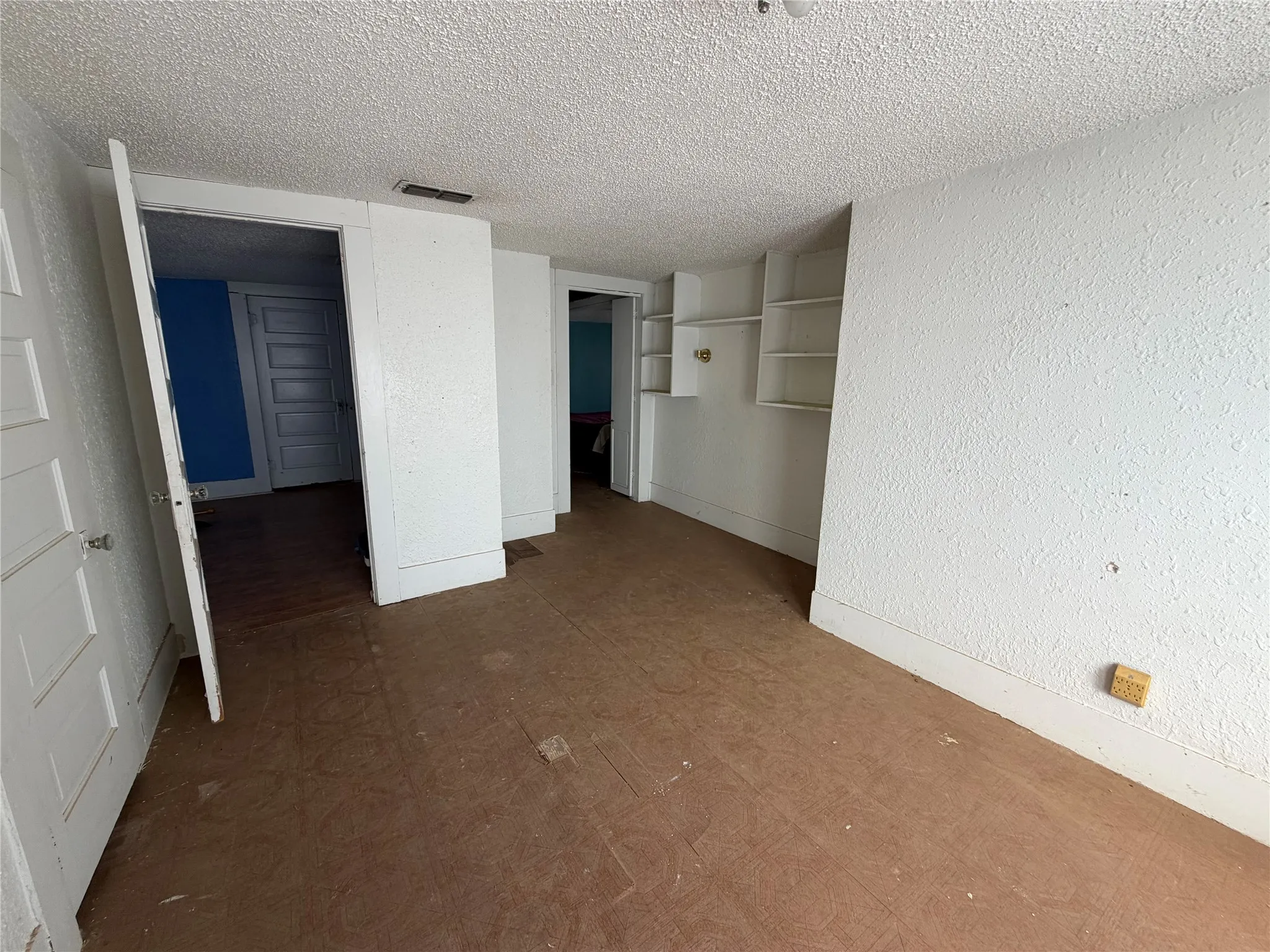 Single Family Residence For Sale in Baylor County , 401 N Stratton Street, Seymour, Texas 76380, 4 Bedroom, 3 Bathroom, 2 Garage spaces, 1,926 Sqft, built in 1925, mls#21390157, Real Estate Agent in Seymour, Homes For Sale in Baylor county, Homes For Sale in Seymour, Realtor in Seymour Texas, Real Estate Brokerage Independent Realty Texas, Luminita Cordes Realtor