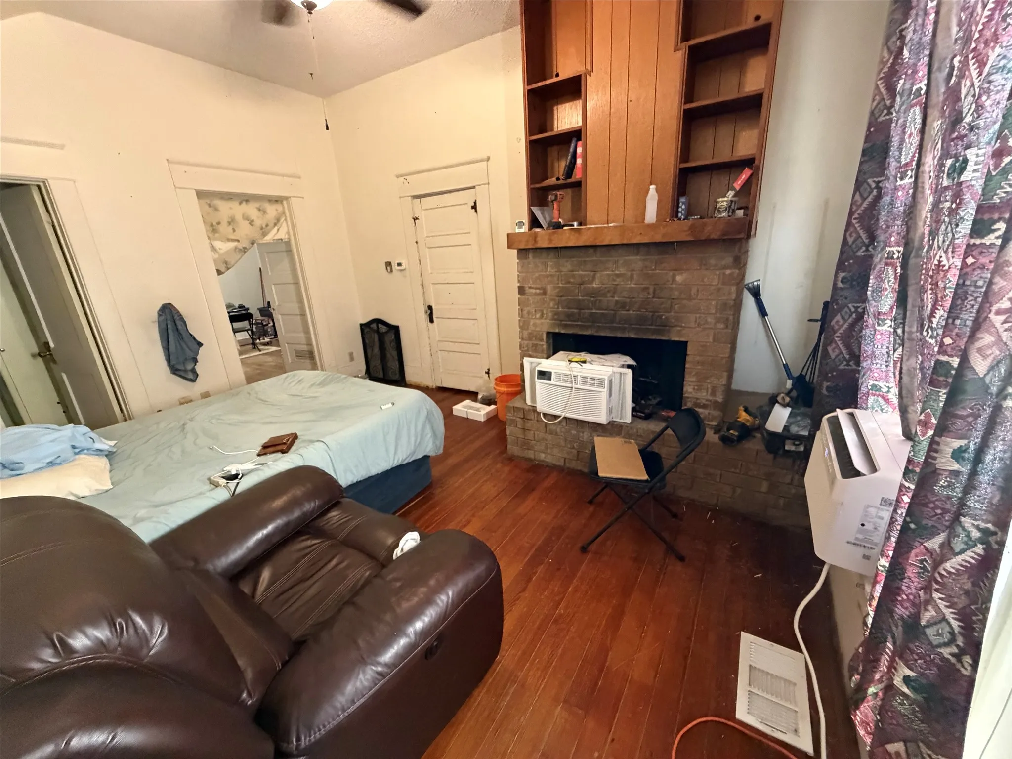 Single Family Residence For Sale in Baylor County , 401 N Stratton Street, Seymour, Texas 76380, 4 Bedroom, 3 Bathroom, 2 Garage spaces, 1,926 Sqft, built in 1925, mls#21390157, Real Estate Agent in Seymour, Homes For Sale in Baylor county, Homes For Sale in Seymour, Realtor in Seymour Texas, Real Estate Brokerage Independent Realty Texas, Luminita Cordes Realtor