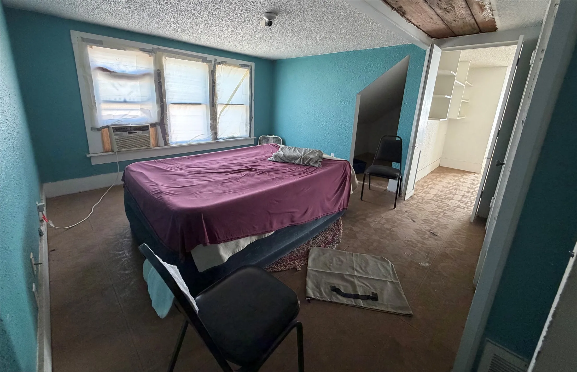 Single Family Residence For Sale in Baylor County , 401 N Stratton Street, Seymour, Texas 76380, 4 Bedroom, 3 Bathroom, 2 Garage spaces, 1,926 Sqft, built in 1925, mls#21390157, Real Estate Agent in Seymour, Homes For Sale in Baylor county, Homes For Sale in Seymour, Realtor in Seymour Texas, Real Estate Brokerage Independent Realty Texas, Luminita Cordes Realtor