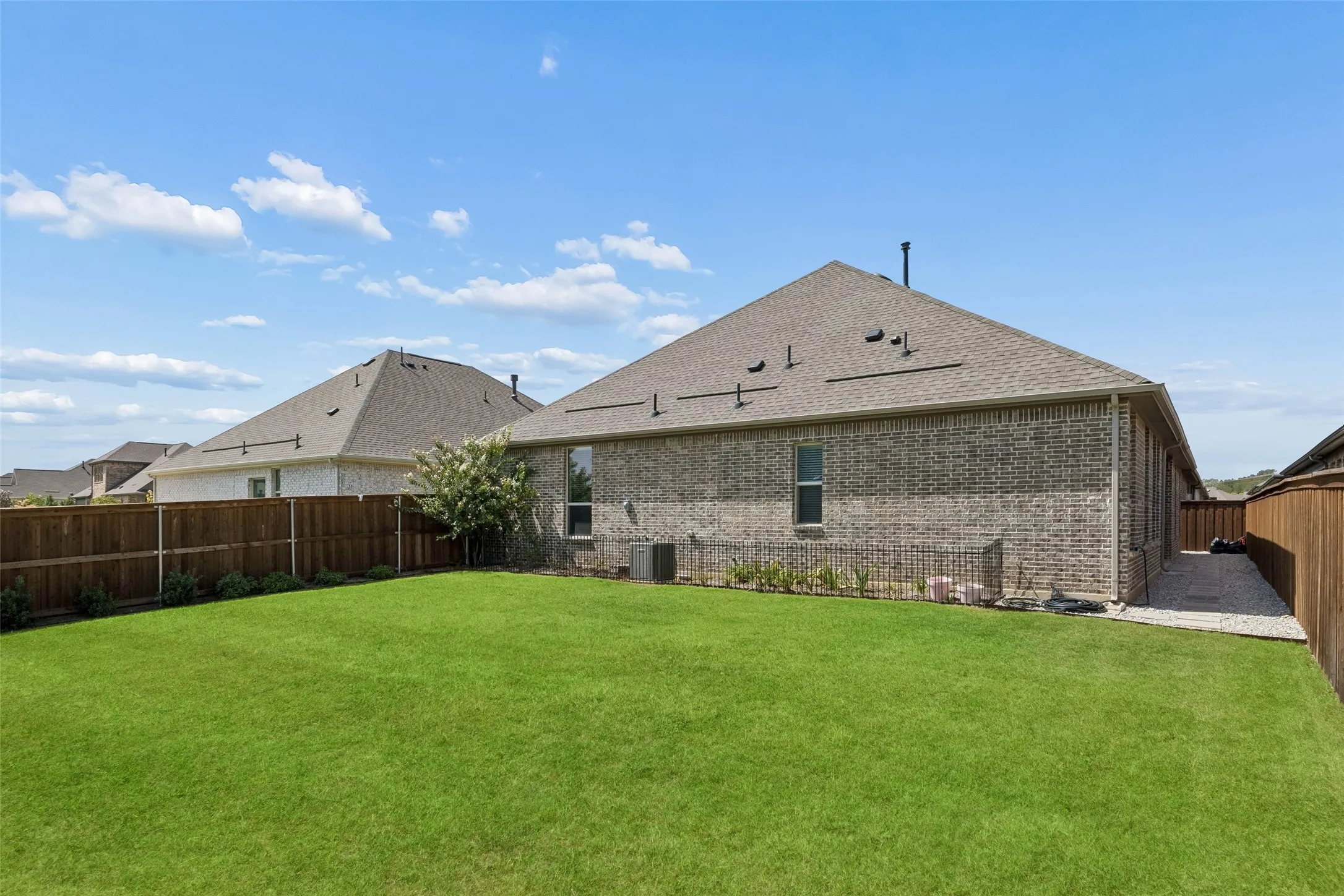 Single Family Residence For Sale in Tarrant County , 4741 Kings Garden Parkway, Arlington, Texas 76005, 2 Bedroom, 3 Bathroom, 2 Garage spaces, 1,813 Sqft, built in 2023, mls#21386129, Real Estate Agent in Arlington, Homes For Sale in Tarrant county, Homes For Sale in Arlington, Realtor in Arlington Texas, Real Estate Brokerage Independent Realty Texas, Luminita Cordes Realtor