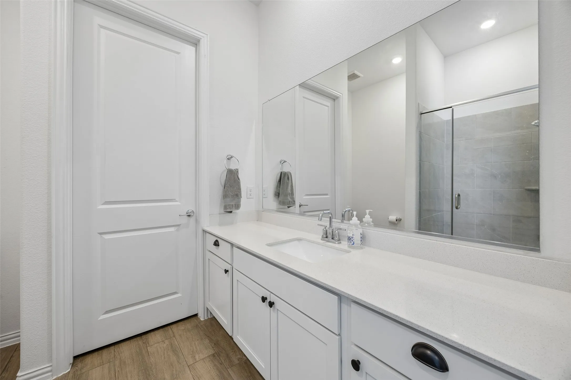 Single Family Residence For Sale in Tarrant County , 4741 Kings Garden Parkway, Arlington, Texas 76005, 2 Bedroom, 3 Bathroom, 2 Garage spaces, 1,813 Sqft, built in 2023, mls#21386129, Real Estate Agent in Arlington, Homes For Sale in Tarrant county, Homes For Sale in Arlington, Realtor in Arlington Texas, Real Estate Brokerage Independent Realty Texas, Luminita Cordes Realtor