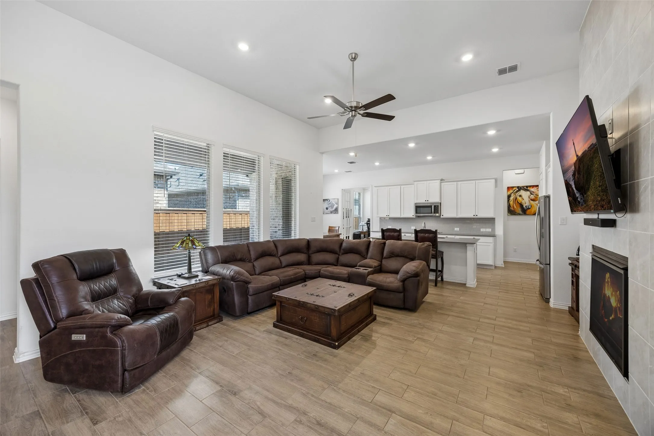 Single Family Residence For Sale in Tarrant County , 4741 Kings Garden Parkway, Arlington, Texas 76005, 2 Bedroom, 3 Bathroom, 2 Garage spaces, 1,813 Sqft, built in 2023, mls#21386129, Real Estate Agent in Arlington, Homes For Sale in Tarrant county, Homes For Sale in Arlington, Realtor in Arlington Texas, Real Estate Brokerage Independent Realty Texas, Luminita Cordes Realtor
