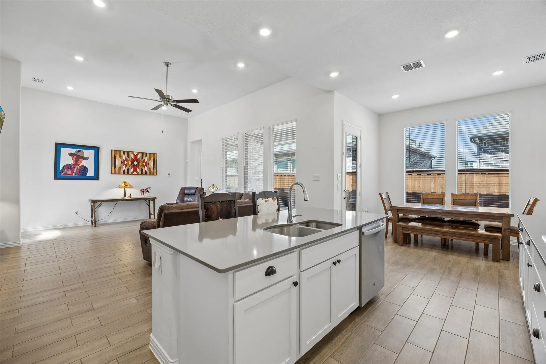 Single Family Residence For Sale in Tarrant County , 4741 Kings Garden Parkway, Arlington, Texas 76005, 2 Bedroom, 3 Bathroom, 2 Garage spaces, 1,813 Sqft, built in 2023, mls#21386129, Real Estate Agent in Arlington, Homes For Sale in Tarrant county, Homes For Sale in Arlington, Realtor in Arlington Texas, Real Estate Brokerage Independent Realty Texas, Luminita Cordes Realtor