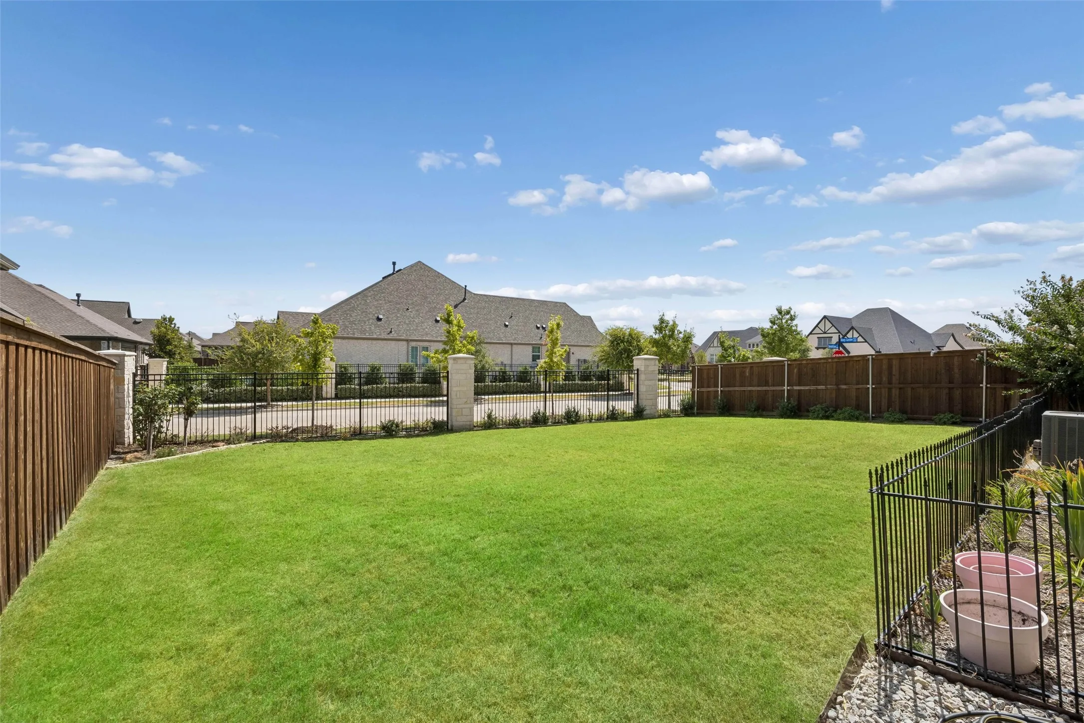 Single Family Residence For Sale in Tarrant County , 4741 Kings Garden Parkway, Arlington, Texas 76005, 2 Bedroom, 3 Bathroom, 2 Garage spaces, 1,813 Sqft, built in 2023, mls#21386129, Real Estate Agent in Arlington, Homes For Sale in Tarrant county, Homes For Sale in Arlington, Realtor in Arlington Texas, Real Estate Brokerage Independent Realty Texas, Luminita Cordes Realtor