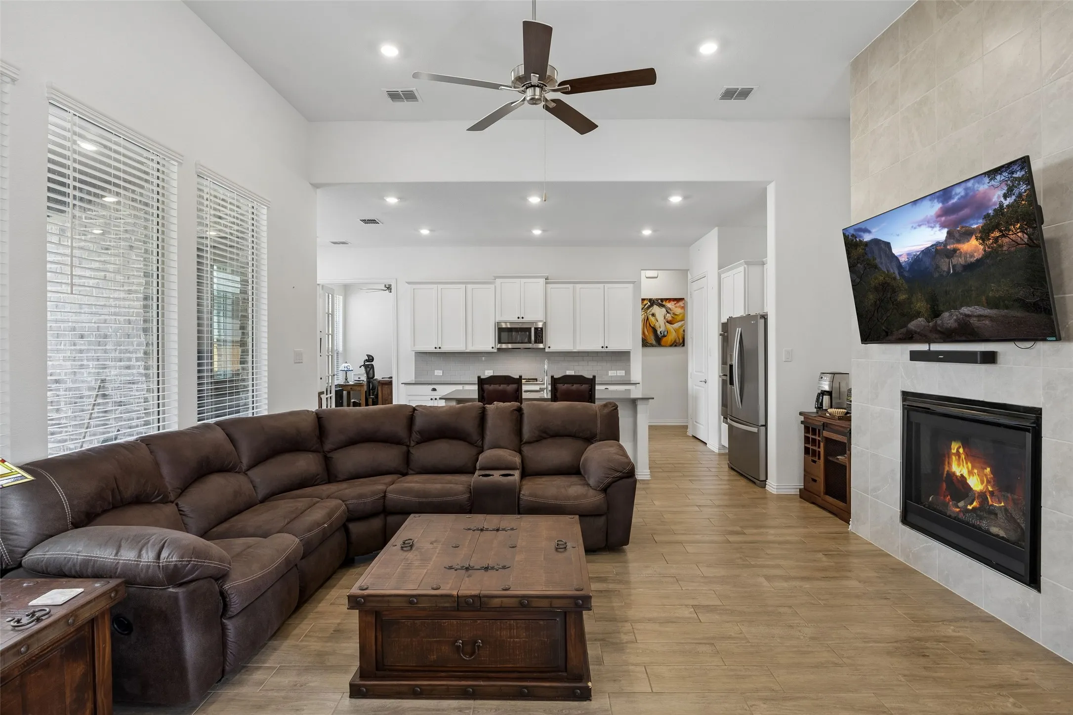Single Family Residence For Sale in Tarrant County , 4741 Kings Garden Parkway, Arlington, Texas 76005, 2 Bedroom, 3 Bathroom, 2 Garage spaces, 1,813 Sqft, built in 2023, mls#21386129, Real Estate Agent in Arlington, Homes For Sale in Tarrant county, Homes For Sale in Arlington, Realtor in Arlington Texas, Real Estate Brokerage Independent Realty Texas, Luminita Cordes Realtor