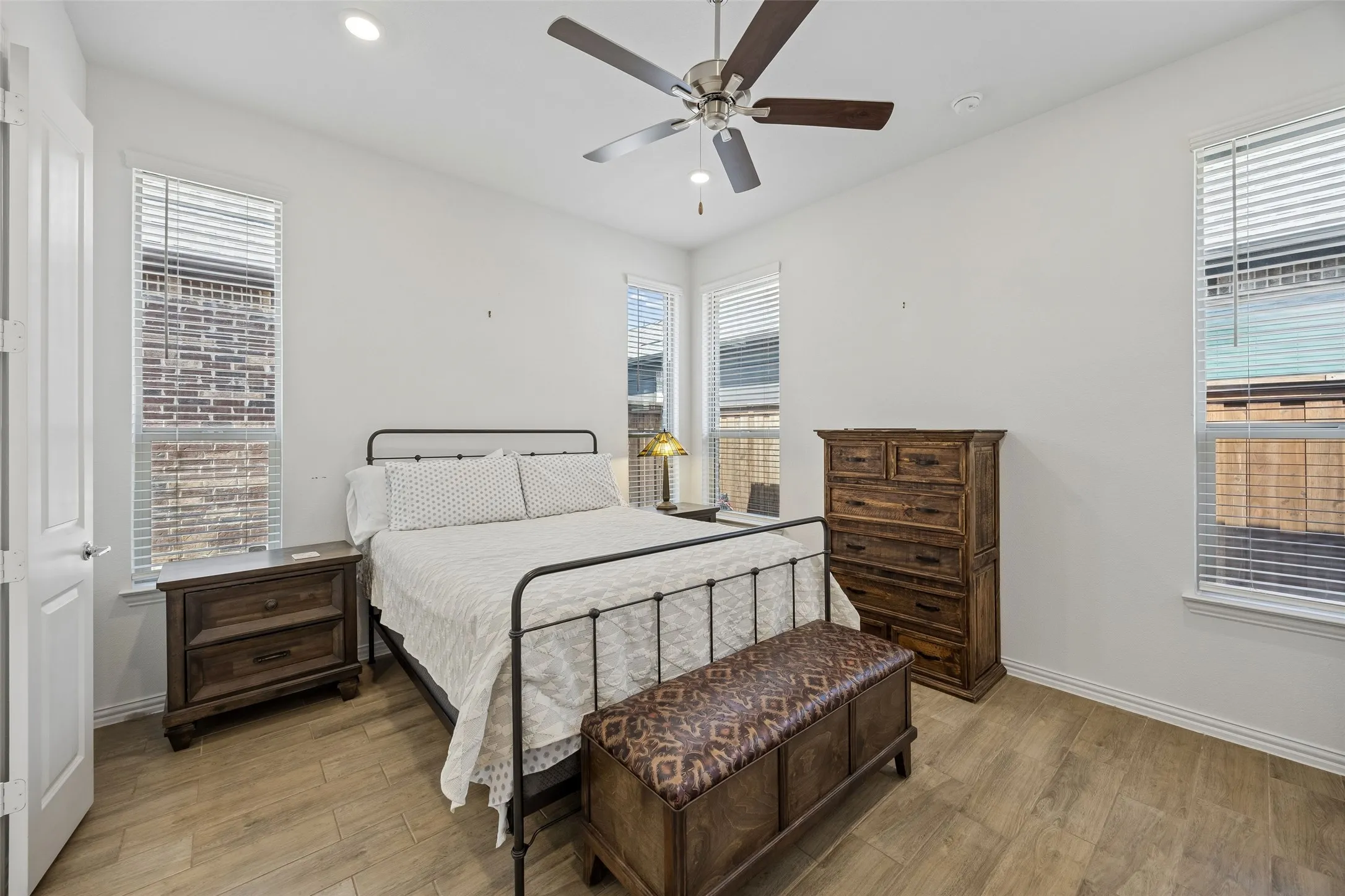 Single Family Residence For Sale in Tarrant County , 4741 Kings Garden Parkway, Arlington, Texas 76005, 2 Bedroom, 3 Bathroom, 2 Garage spaces, 1,813 Sqft, built in 2023, mls#21386129, Real Estate Agent in Arlington, Homes For Sale in Tarrant county, Homes For Sale in Arlington, Realtor in Arlington Texas, Real Estate Brokerage Independent Realty Texas, Luminita Cordes Realtor