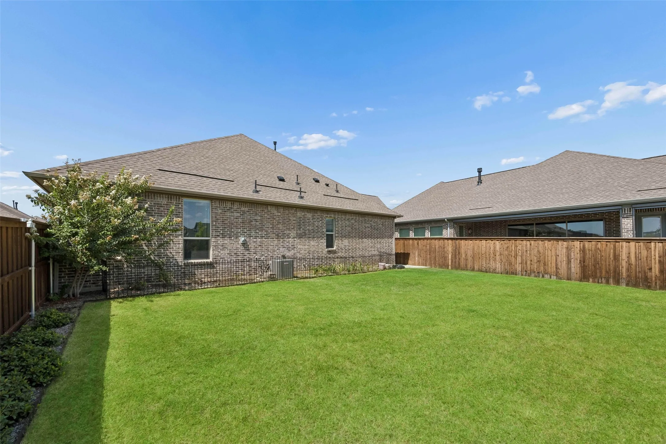 Single Family Residence For Sale in Tarrant County , 4741 Kings Garden Parkway, Arlington, Texas 76005, 2 Bedroom, 3 Bathroom, 2 Garage spaces, 1,813 Sqft, built in 2023, mls#21386129, Real Estate Agent in Arlington, Homes For Sale in Tarrant county, Homes For Sale in Arlington, Realtor in Arlington Texas, Real Estate Brokerage Independent Realty Texas, Luminita Cordes Realtor
