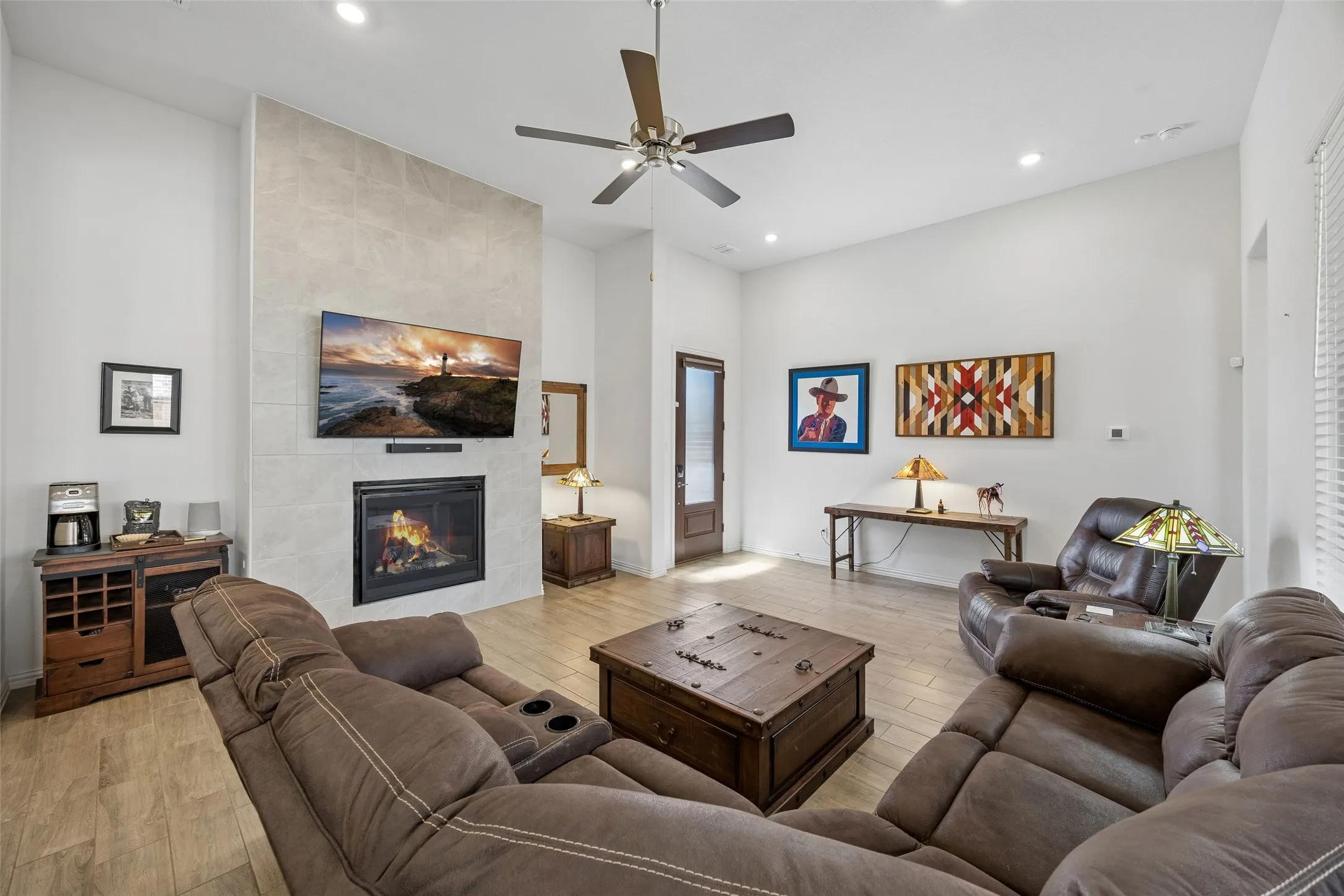 Single Family Residence For Sale in Tarrant County , 4741 Kings Garden Parkway, Arlington, Texas 76005, 2 Bedroom, 3 Bathroom, 2 Garage spaces, 1,813 Sqft, built in 2023, mls#21386129, Real Estate Agent in Arlington, Homes For Sale in Tarrant county, Homes For Sale in Arlington, Realtor in Arlington Texas, Real Estate Brokerage Independent Realty Texas, Luminita Cordes Realtor
