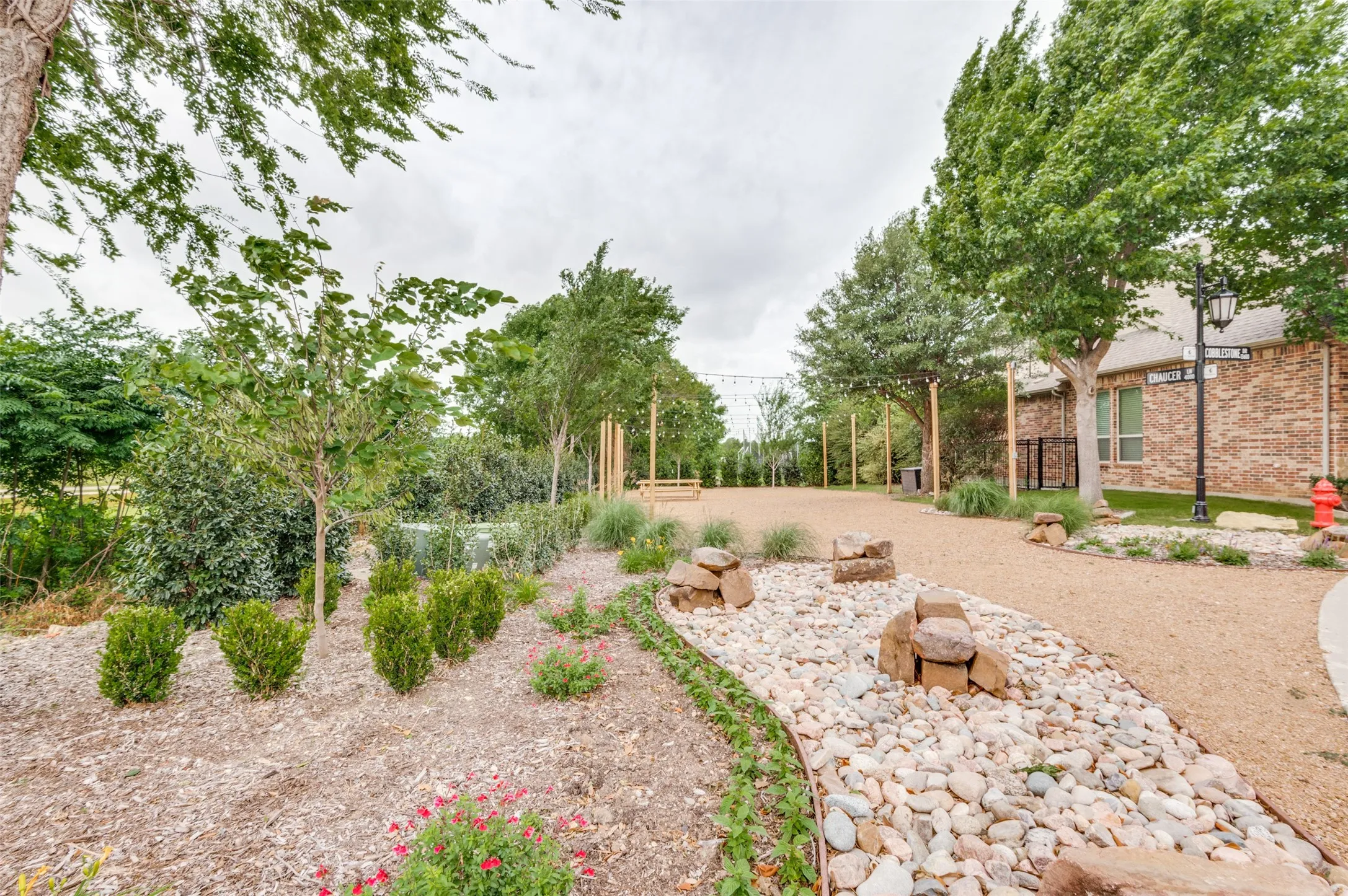 Townhouse For Sale in Dallas County , 4021 Winsor Drive, Farmers Branch, Texas 75244, 3 Bedroom, 4 Bathroom, 2 Garage spaces, 2,149 Sqft, built in 2007, mls#21389958, Real Estate Agent in Farmers Branch, Homes For Sale in Dallas county, Homes For Sale in Farmers Branch, Realtor in Farmers Branch Texas, Real Estate Brokerage Independent Realty Texas, Luminita Cordes Realtor
