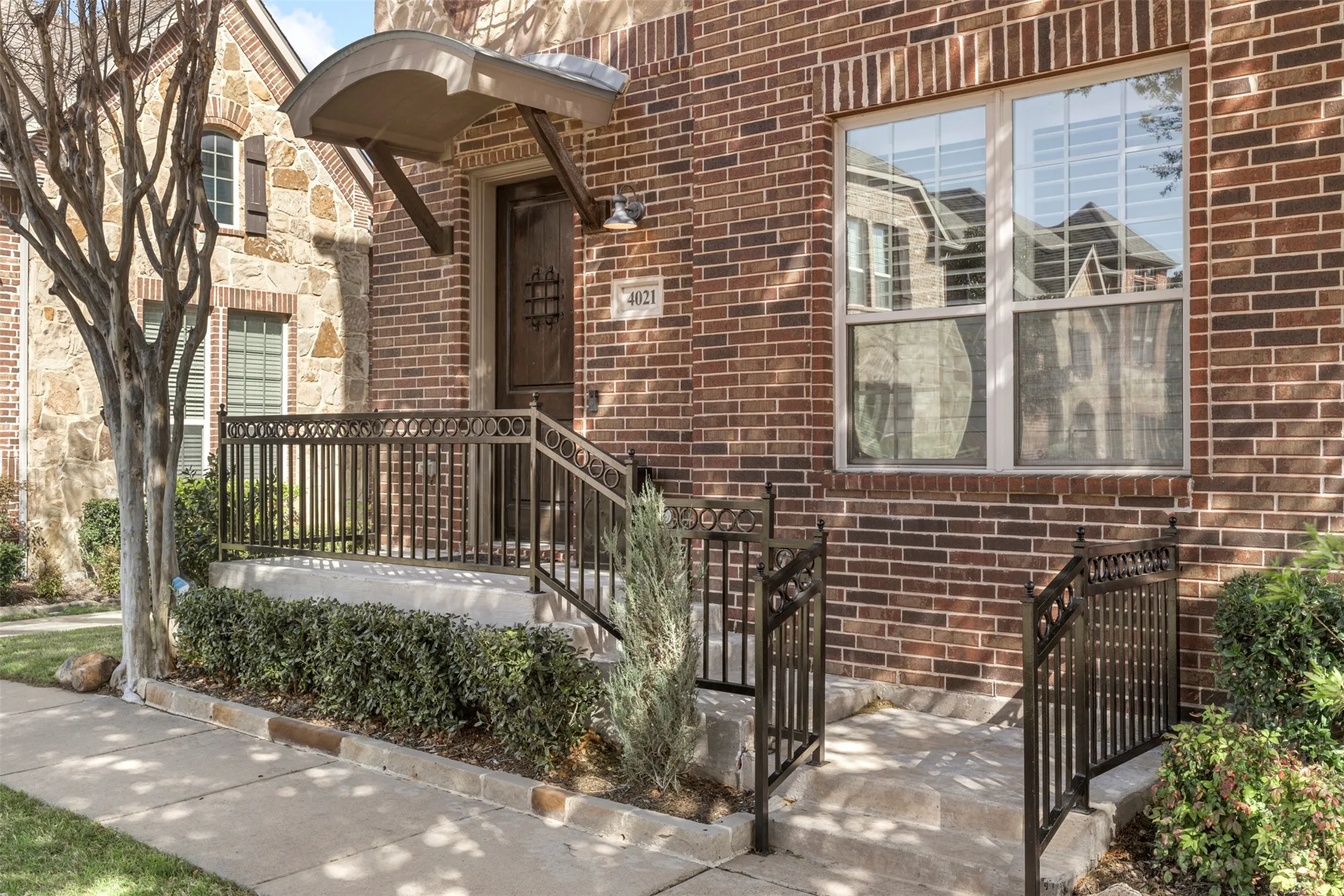 Townhouse For Sale in Dallas County , 4021 Winsor Drive, Farmers Branch, Texas 75244, 3 Bedroom, 4 Bathroom, 2 Garage spaces, 2,149 Sqft, built in 2007, mls#21389958, Real Estate Agent in Farmers Branch, Homes For Sale in Dallas county, Homes For Sale in Farmers Branch, Realtor in Farmers Branch Texas, Real Estate Brokerage Independent Realty Texas, Luminita Cordes Realtor