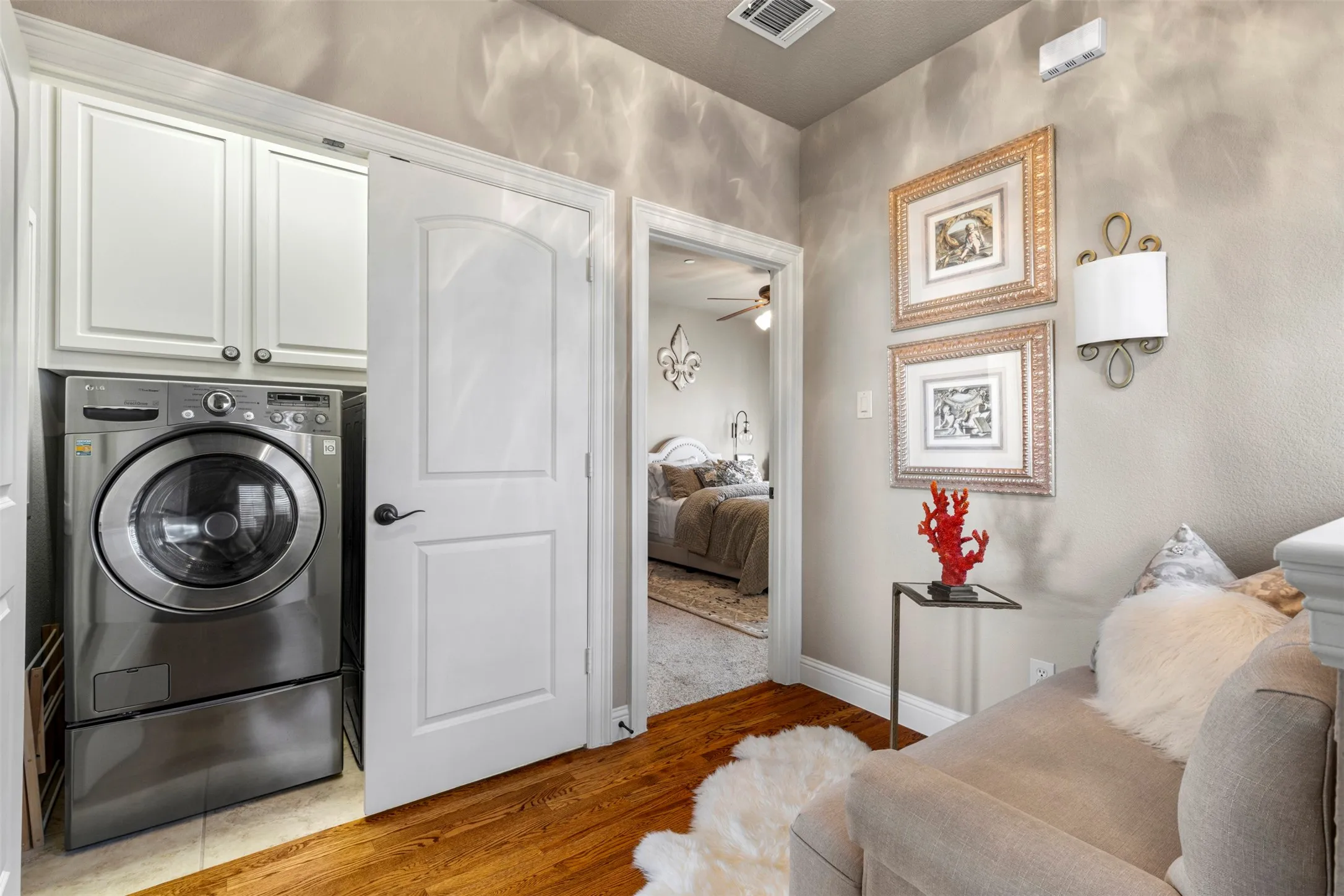 Townhouse For Sale in Dallas County , 4021 Winsor Drive, Farmers Branch, Texas 75244, 3 Bedroom, 4 Bathroom, 2 Garage spaces, 2,149 Sqft, built in 2007, mls#21389958, Real Estate Agent in Farmers Branch, Homes For Sale in Dallas county, Homes For Sale in Farmers Branch, Realtor in Farmers Branch Texas, Real Estate Brokerage Independent Realty Texas, Luminita Cordes Realtor