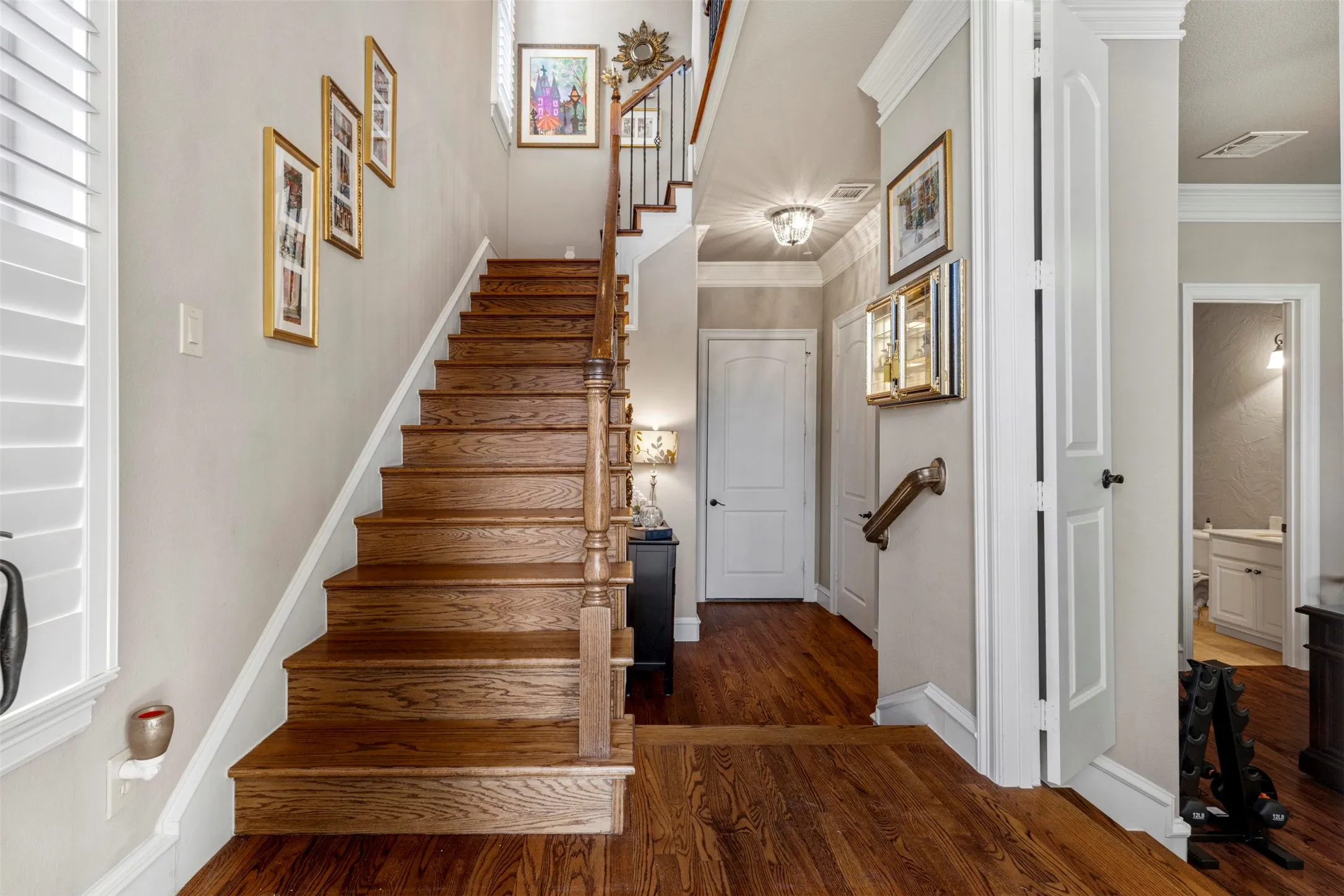 Townhouse For Sale in Dallas County , 4021 Winsor Drive, Farmers Branch, Texas 75244, 3 Bedroom, 4 Bathroom, 2 Garage spaces, 2,149 Sqft, built in 2007, mls#21389958, Real Estate Agent in Farmers Branch, Homes For Sale in Dallas county, Homes For Sale in Farmers Branch, Realtor in Farmers Branch Texas, Real Estate Brokerage Independent Realty Texas, Luminita Cordes Realtor