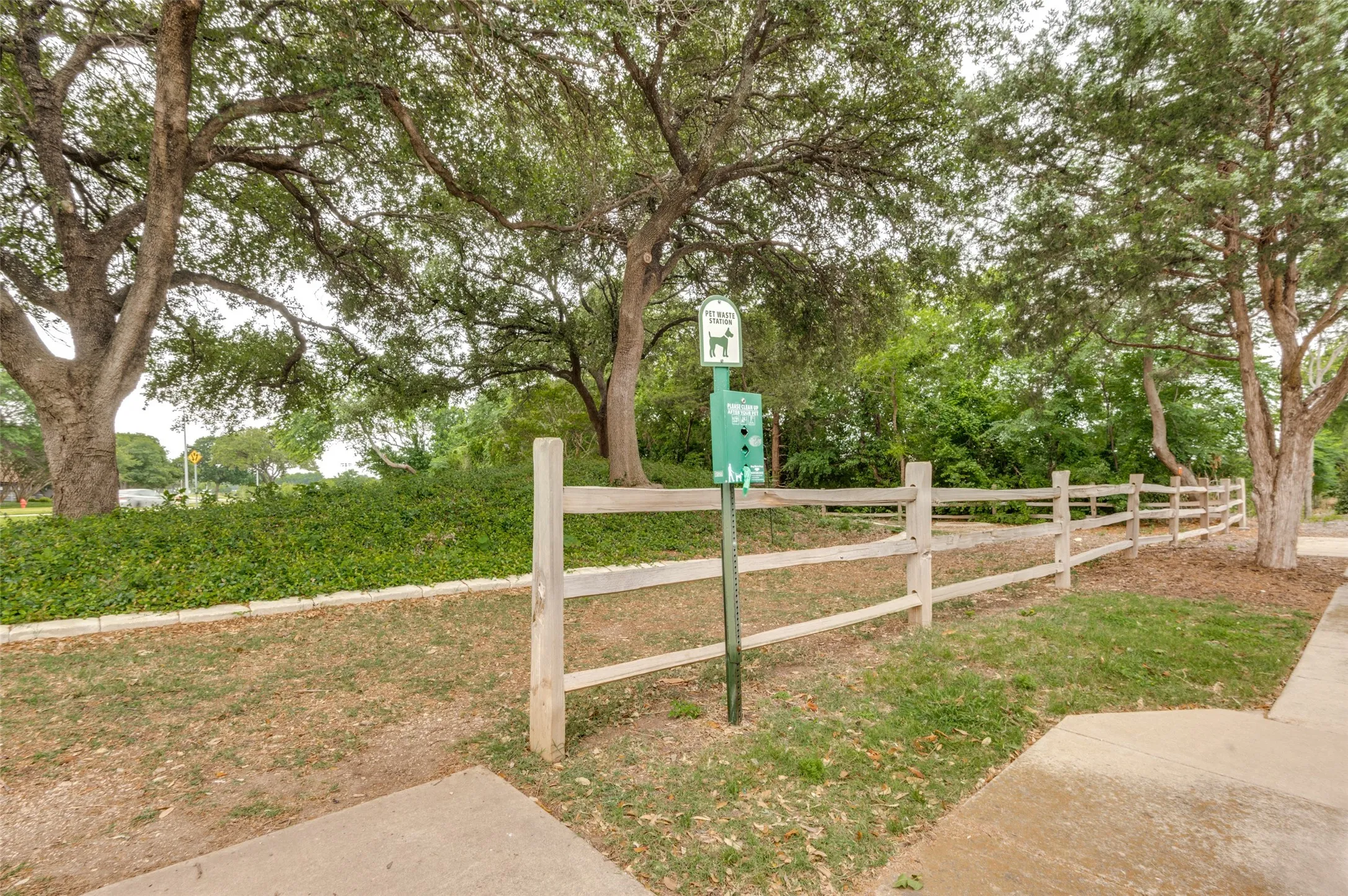Townhouse For Sale in Dallas County , 4021 Winsor Drive, Farmers Branch, Texas 75244, 3 Bedroom, 4 Bathroom, 2 Garage spaces, 2,149 Sqft, built in 2007, mls#21389958, Real Estate Agent in Farmers Branch, Homes For Sale in Dallas county, Homes For Sale in Farmers Branch, Realtor in Farmers Branch Texas, Real Estate Brokerage Independent Realty Texas, Luminita Cordes Realtor