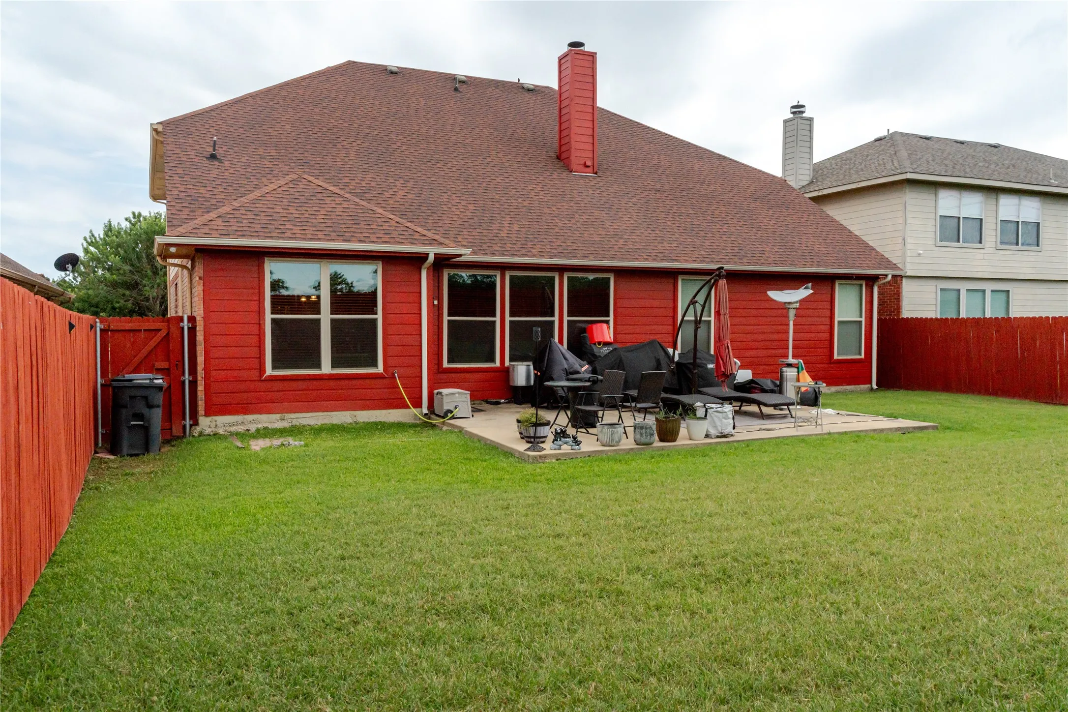 Single Family Residence For Sale in Tarrant County , 419 Kingfisher Lane, Arlington, Texas 76002, 4 Bedroom, 3 Bathroom, 2 Garage spaces, 3,530 Sqft, built in 2002, mls#21390164, Real Estate Agent in Arlington, Homes For Sale in Tarrant county, Homes For Sale in Arlington, Realtor in Arlington Texas, Real Estate Brokerage Independent Realty Texas, Luminita Cordes Realtor