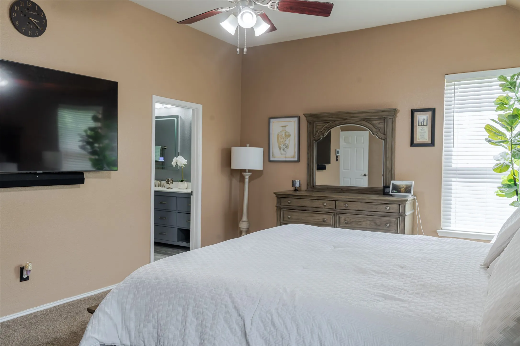 Single Family Residence For Sale in Tarrant County , 419 Kingfisher Lane, Arlington, Texas 76002, 4 Bedroom, 3 Bathroom, 2 Garage spaces, 3,530 Sqft, built in 2002, mls#21390164, Real Estate Agent in Arlington, Homes For Sale in Tarrant county, Homes For Sale in Arlington, Realtor in Arlington Texas, Real Estate Brokerage Independent Realty Texas, Luminita Cordes Realtor