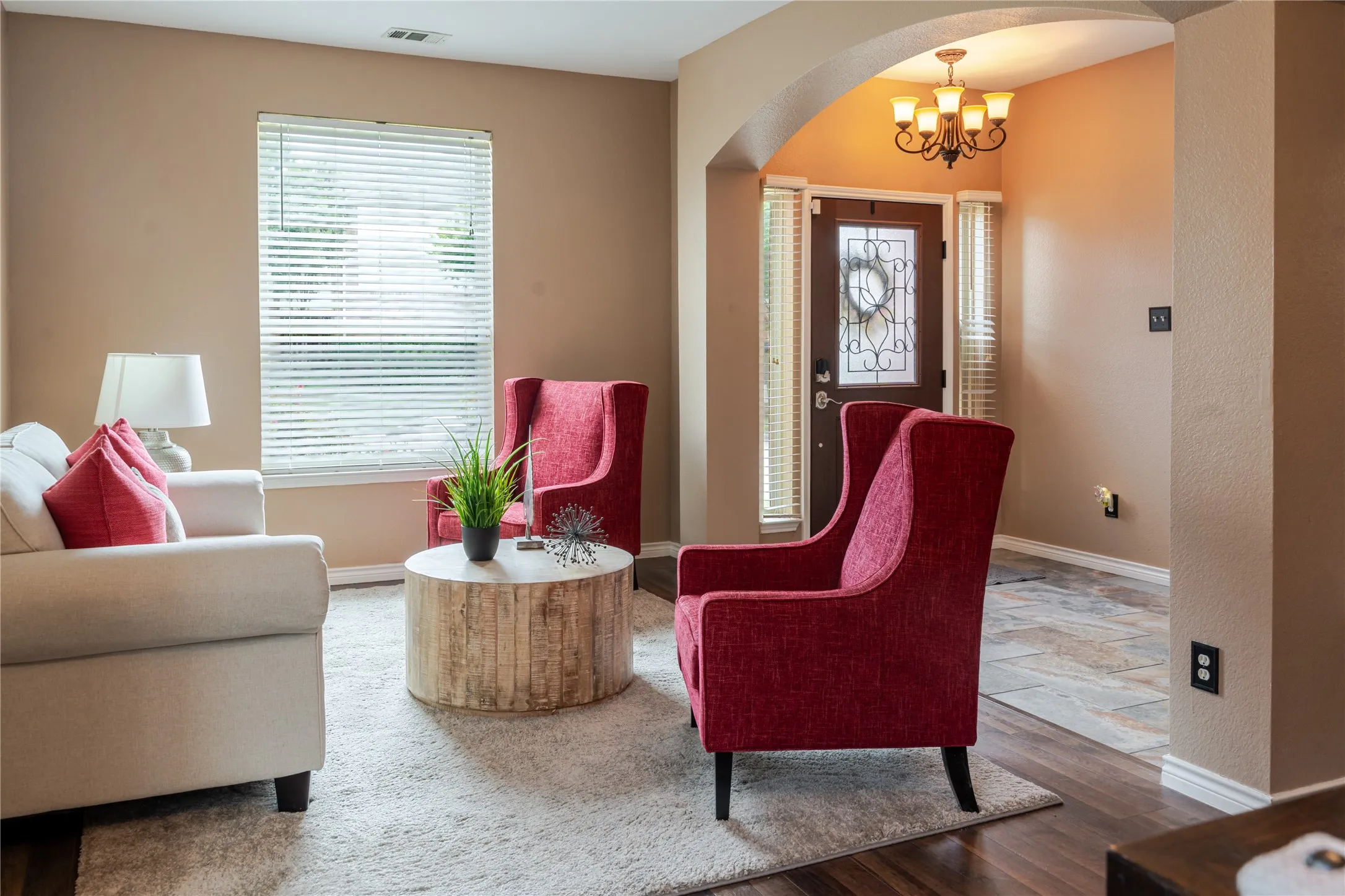 Single Family Residence For Sale in Tarrant County , 419 Kingfisher Lane, Arlington, Texas 76002, 4 Bedroom, 3 Bathroom, 2 Garage spaces, 3,530 Sqft, built in 2002, mls#21390164, Real Estate Agent in Arlington, Homes For Sale in Tarrant county, Homes For Sale in Arlington, Realtor in Arlington Texas, Real Estate Brokerage Independent Realty Texas, Luminita Cordes Realtor