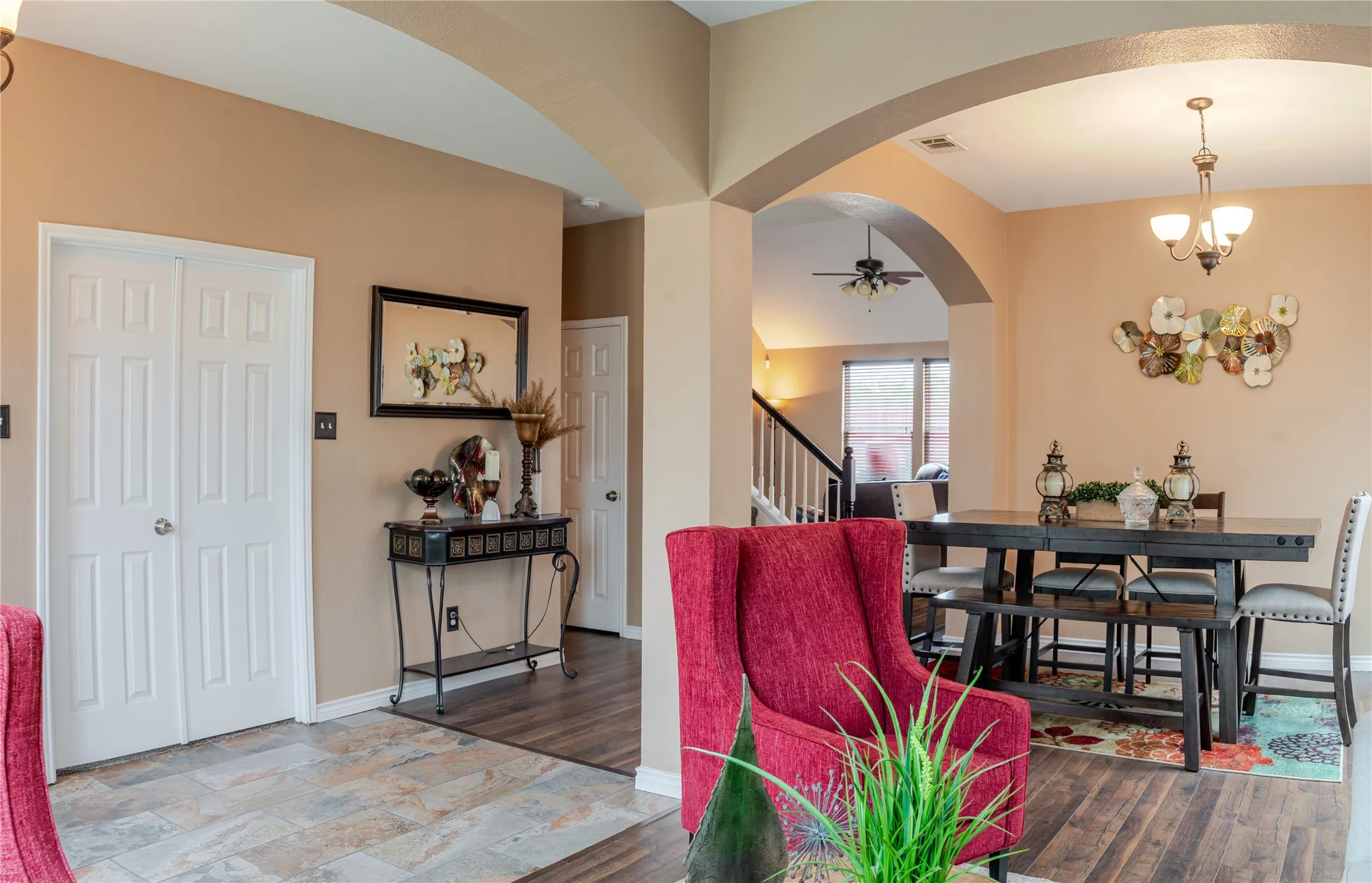Single Family Residence For Sale in Tarrant County , 419 Kingfisher Lane, Arlington, Texas 76002, 4 Bedroom, 3 Bathroom, 2 Garage spaces, 3,530 Sqft, built in 2002, mls#21390164, Real Estate Agent in Arlington, Homes For Sale in Tarrant county, Homes For Sale in Arlington, Realtor in Arlington Texas, Real Estate Brokerage Independent Realty Texas, Luminita Cordes Realtor