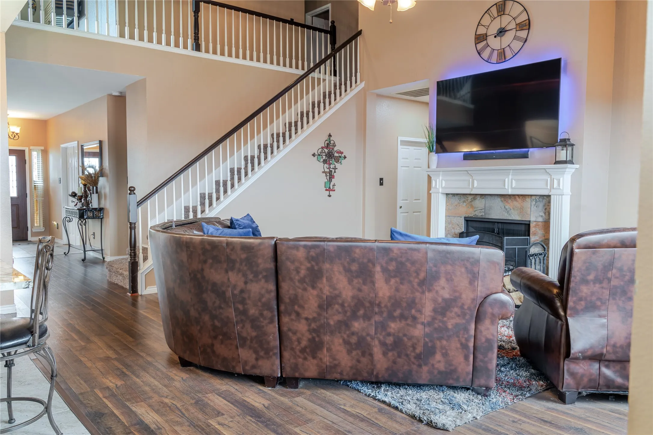 Single Family Residence For Sale in Tarrant County , 419 Kingfisher Lane, Arlington, Texas 76002, 4 Bedroom, 3 Bathroom, 2 Garage spaces, 3,530 Sqft, built in 2002, mls#21390164, Real Estate Agent in Arlington, Homes For Sale in Tarrant county, Homes For Sale in Arlington, Realtor in Arlington Texas, Real Estate Brokerage Independent Realty Texas, Luminita Cordes Realtor