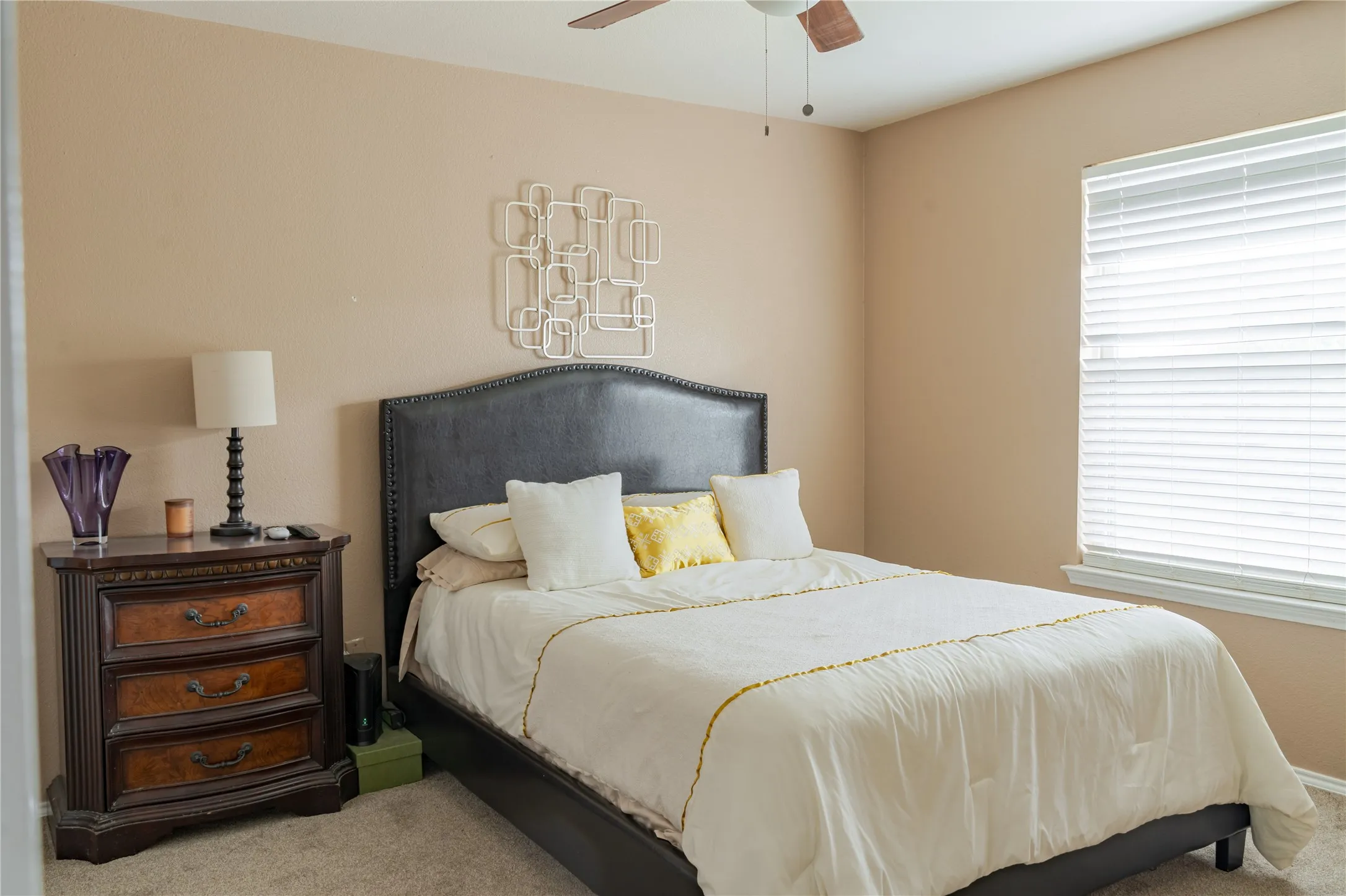 Single Family Residence For Sale in Tarrant County , 419 Kingfisher Lane, Arlington, Texas 76002, 4 Bedroom, 3 Bathroom, 2 Garage spaces, 3,530 Sqft, built in 2002, mls#21390164, Real Estate Agent in Arlington, Homes For Sale in Tarrant county, Homes For Sale in Arlington, Realtor in Arlington Texas, Real Estate Brokerage Independent Realty Texas, Luminita Cordes Realtor
