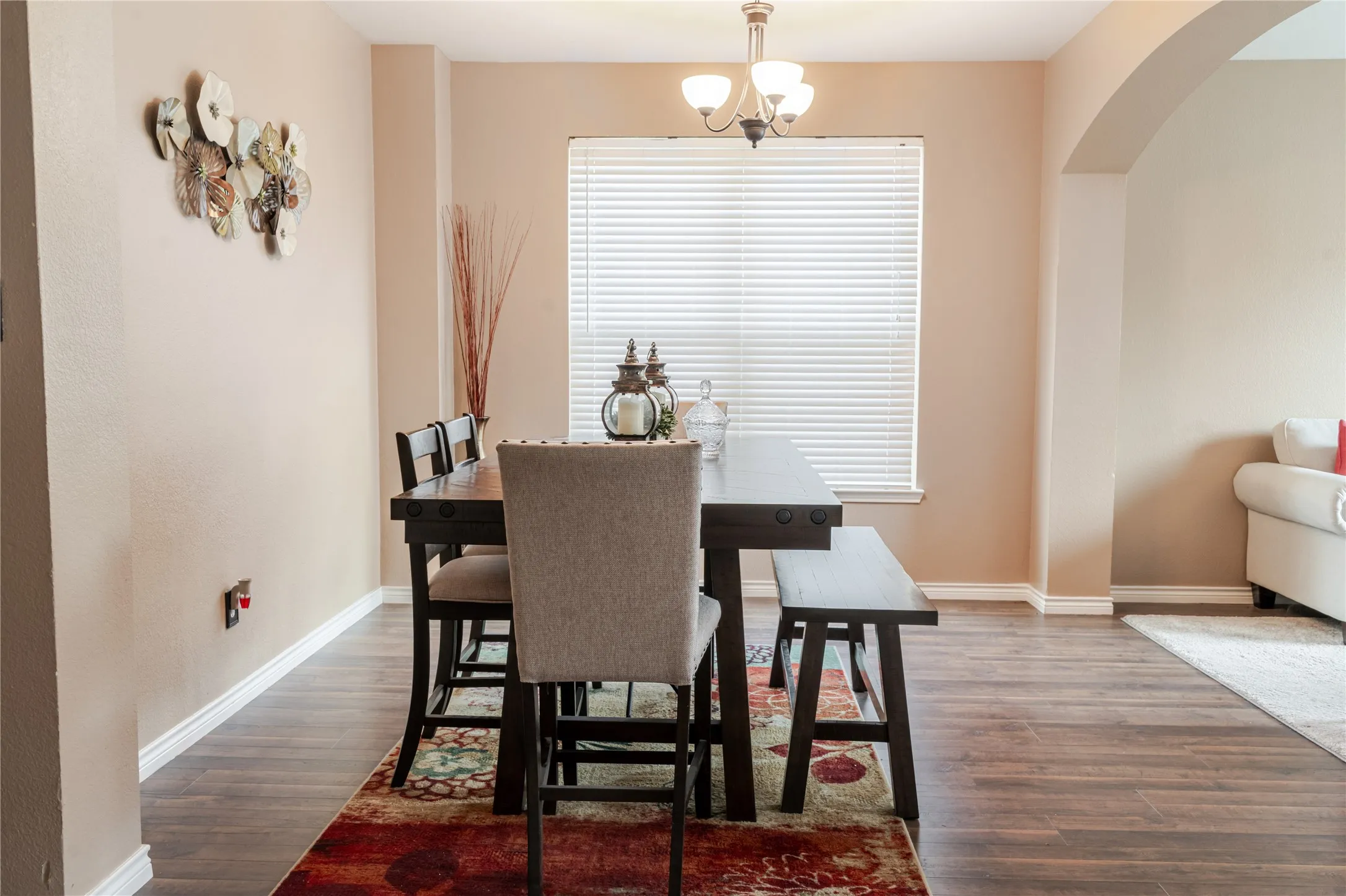 Single Family Residence For Sale in Tarrant County , 419 Kingfisher Lane, Arlington, Texas 76002, 4 Bedroom, 3 Bathroom, 2 Garage spaces, 3,530 Sqft, built in 2002, mls#21390164, Real Estate Agent in Arlington, Homes For Sale in Tarrant county, Homes For Sale in Arlington, Realtor in Arlington Texas, Real Estate Brokerage Independent Realty Texas, Luminita Cordes Realtor