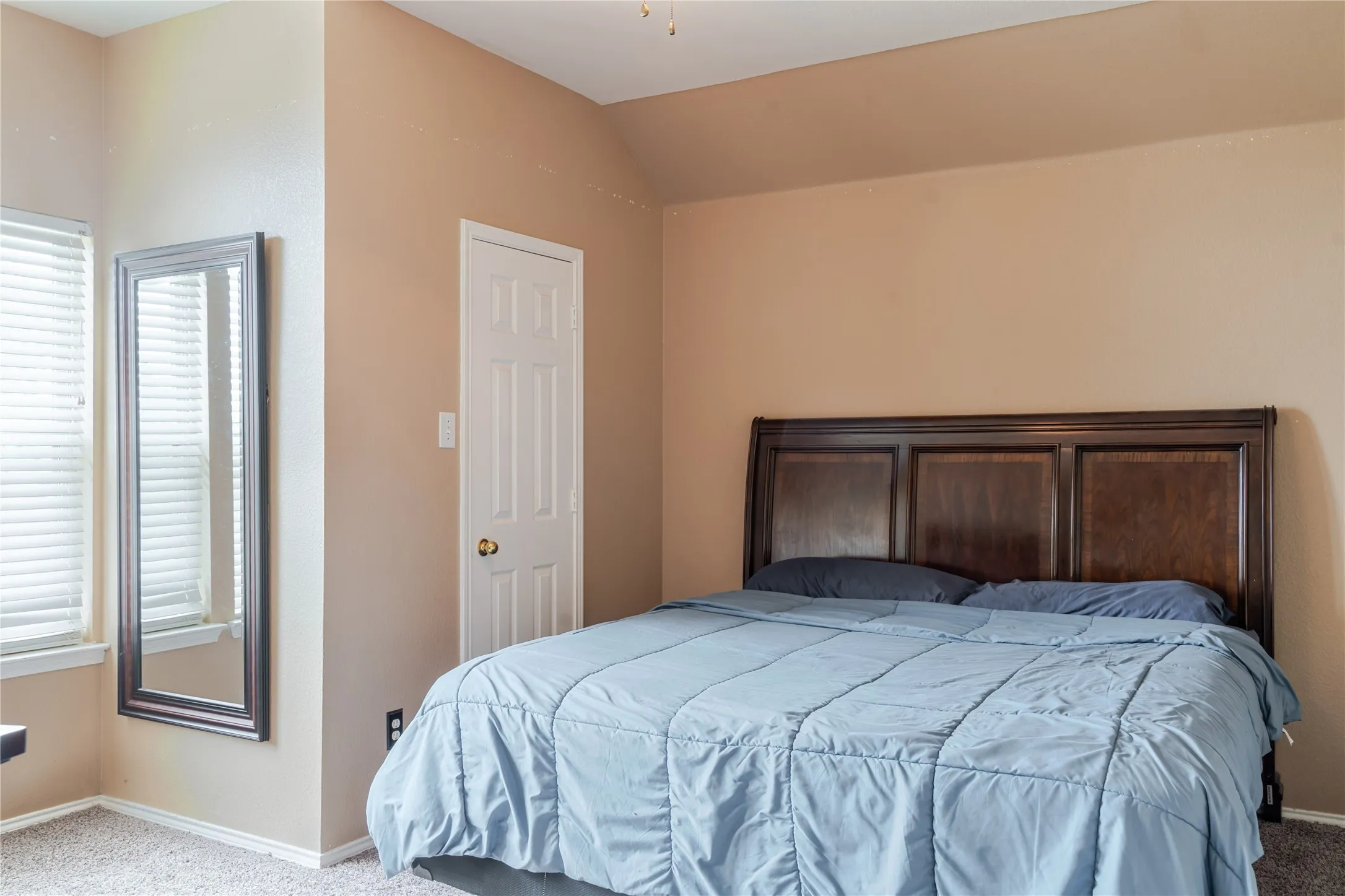 Single Family Residence For Sale in Tarrant County , 419 Kingfisher Lane, Arlington, Texas 76002, 4 Bedroom, 3 Bathroom, 2 Garage spaces, 3,530 Sqft, built in 2002, mls#21390164, Real Estate Agent in Arlington, Homes For Sale in Tarrant county, Homes For Sale in Arlington, Realtor in Arlington Texas, Real Estate Brokerage Independent Realty Texas, Luminita Cordes Realtor