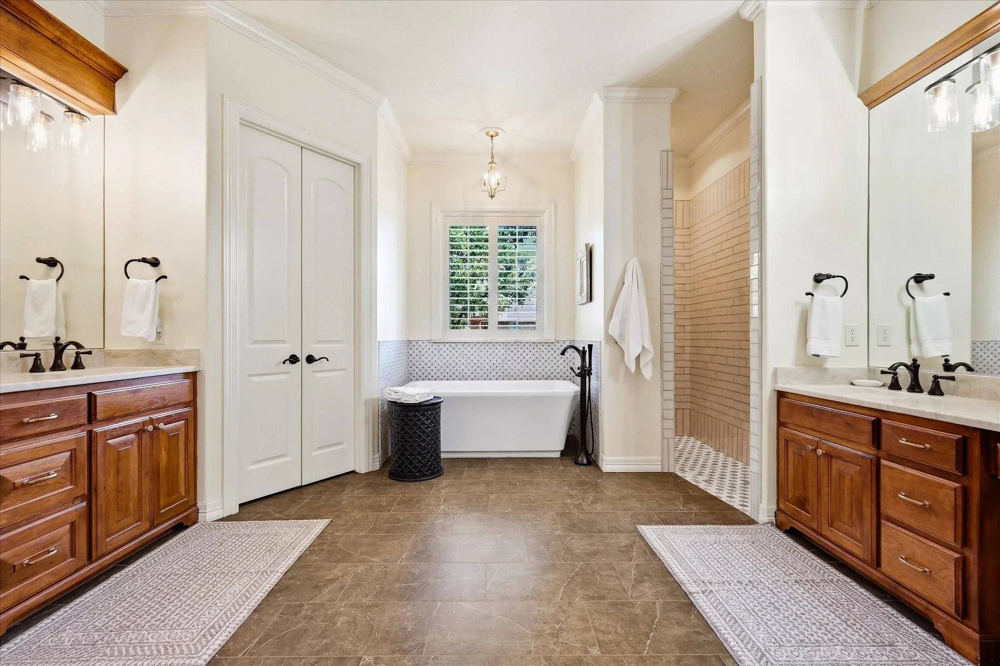 Single Family Residence For Sale in Denton County , 2912 Siena Drive, Denton, Texas 76210, 2 Bedroom, 2 Bathroom, 2 Garage spaces, 2,189 Sqft, built in 2012, mls#21389013, Real Estate Agent in Denton, Homes For Sale in Denton county, Homes For Sale in Denton, Realtor in Denton Texas, Real Estate Brokerage Independent Realty Texas, Luminita Cordes Realtor